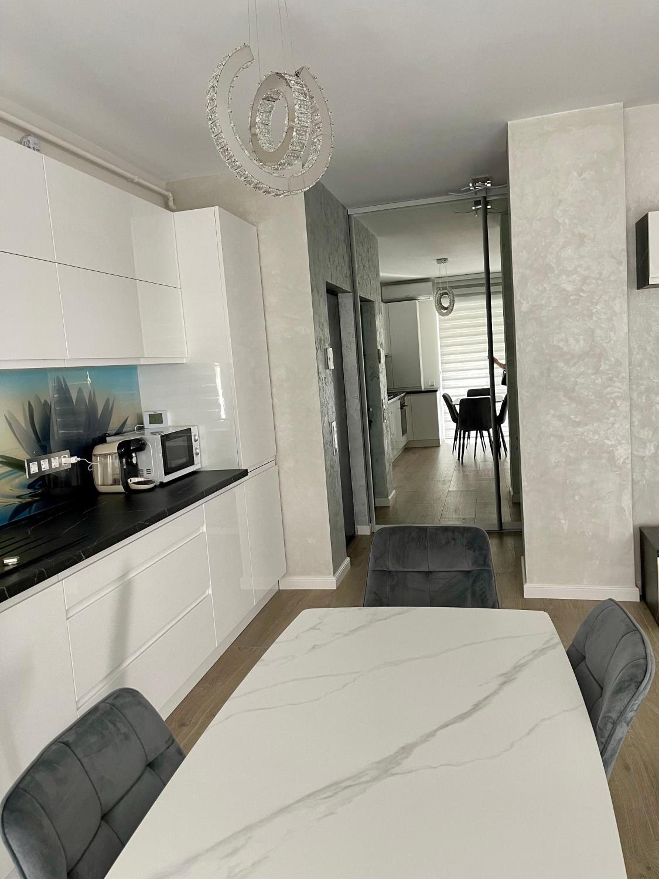Modern and Luxury Apartment-12