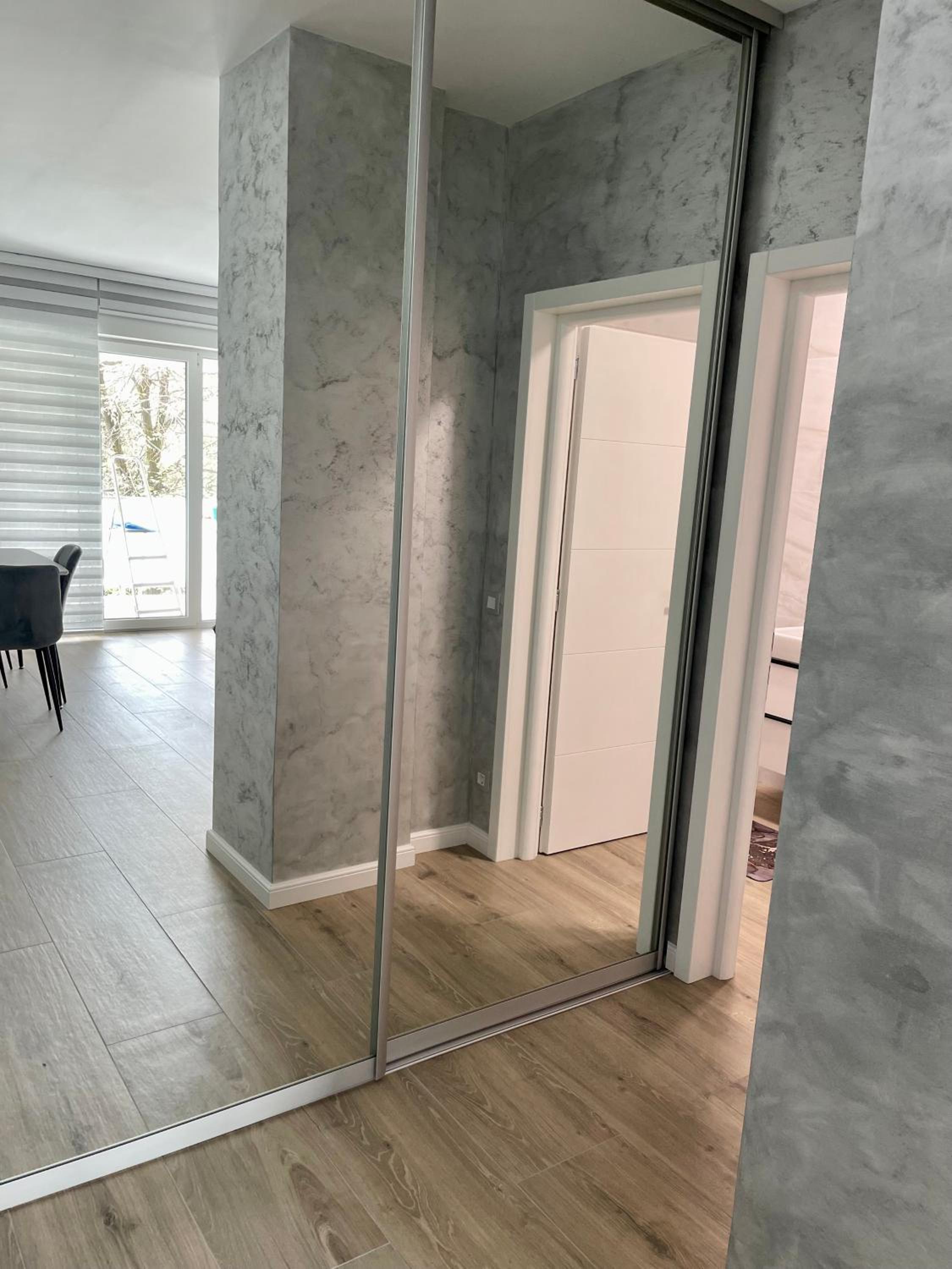 Modern and Luxury Apartment-12