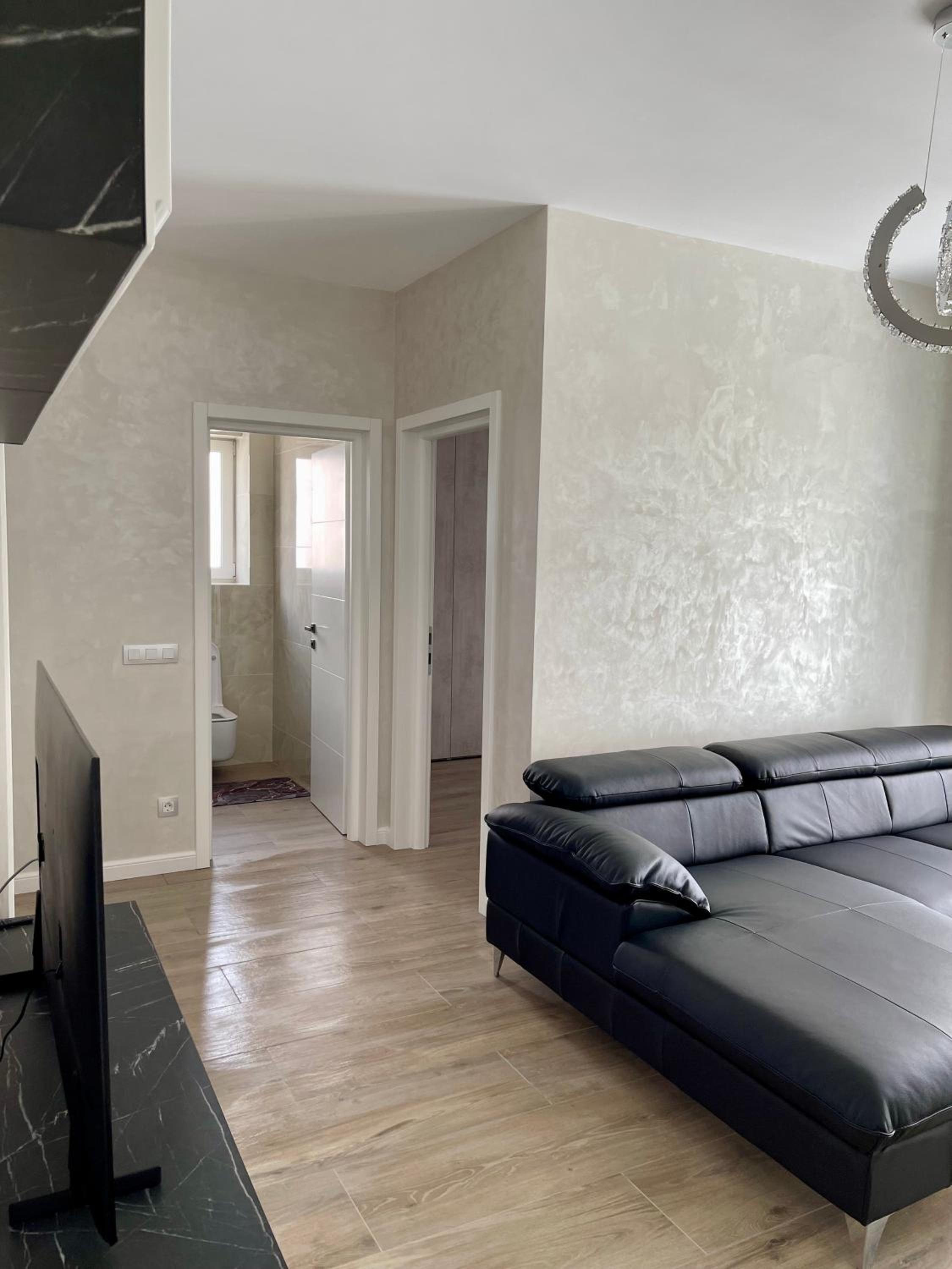 Modern and Luxury Apartment-12