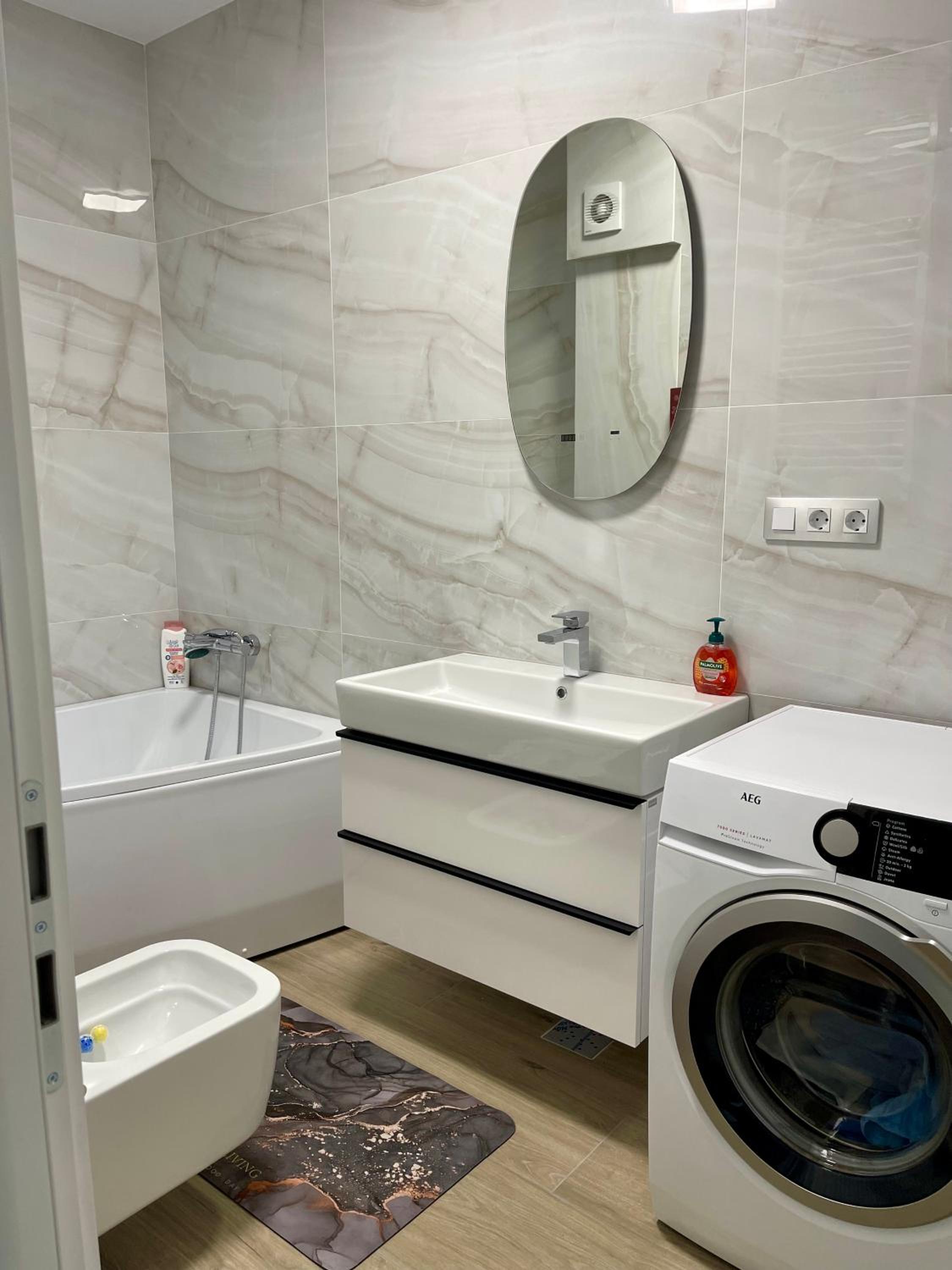Modern and Luxury Apartment-12