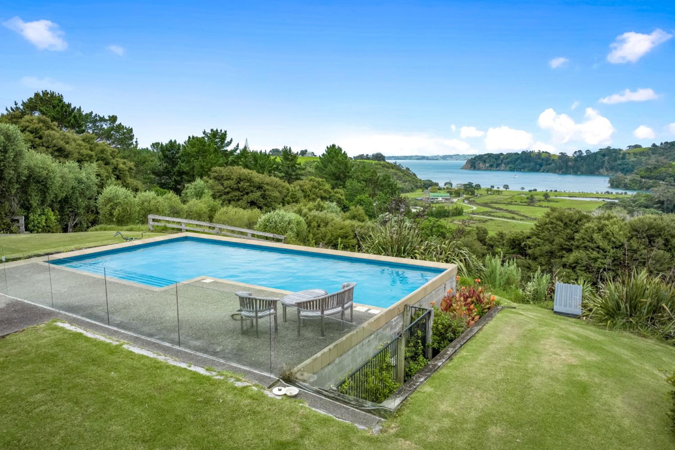 923 Takatu - Tawharanui Peninsular Holiday Home view 3