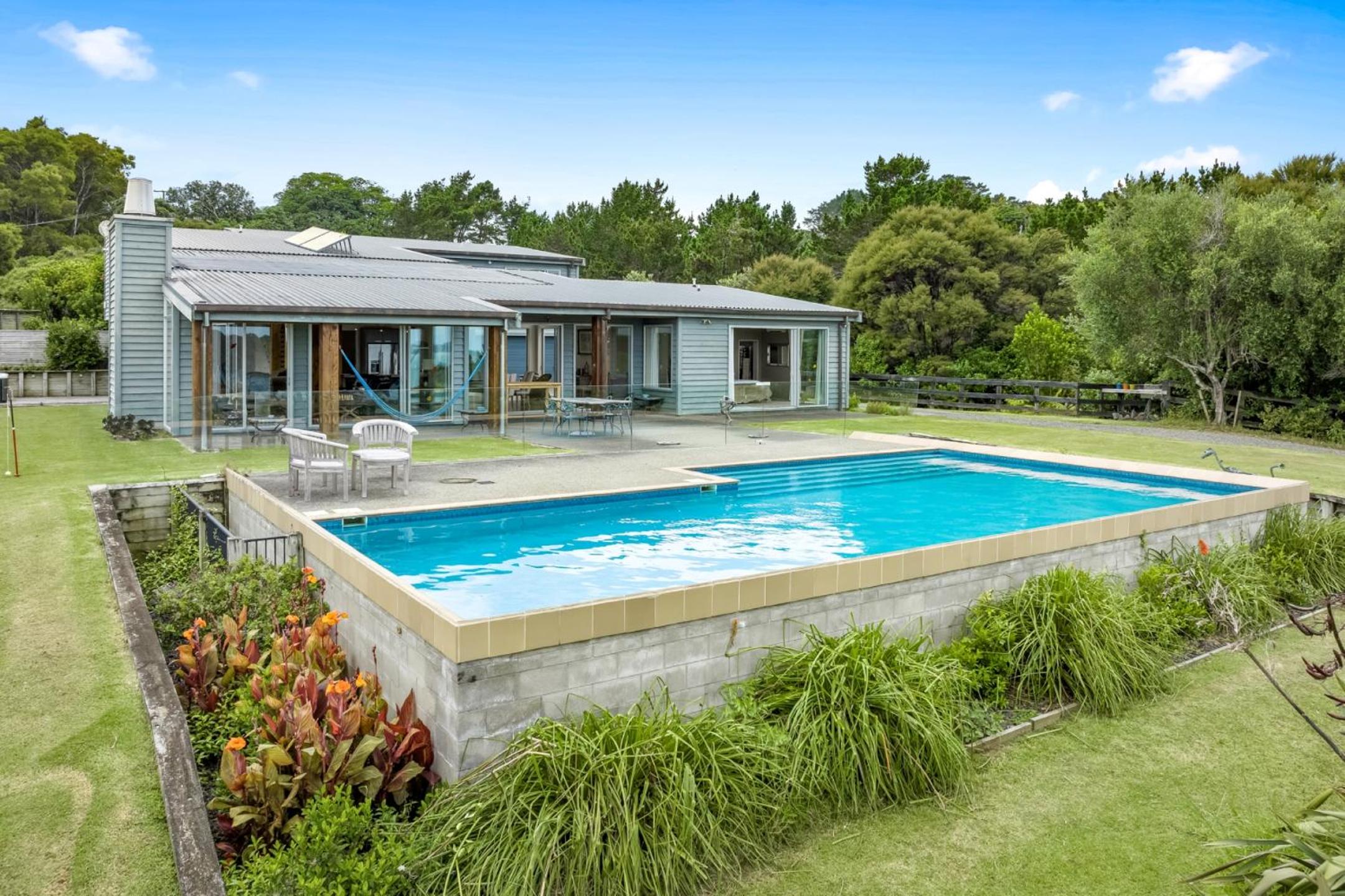923 Takatu - Tawharanui Peninsular Holiday Home view 4