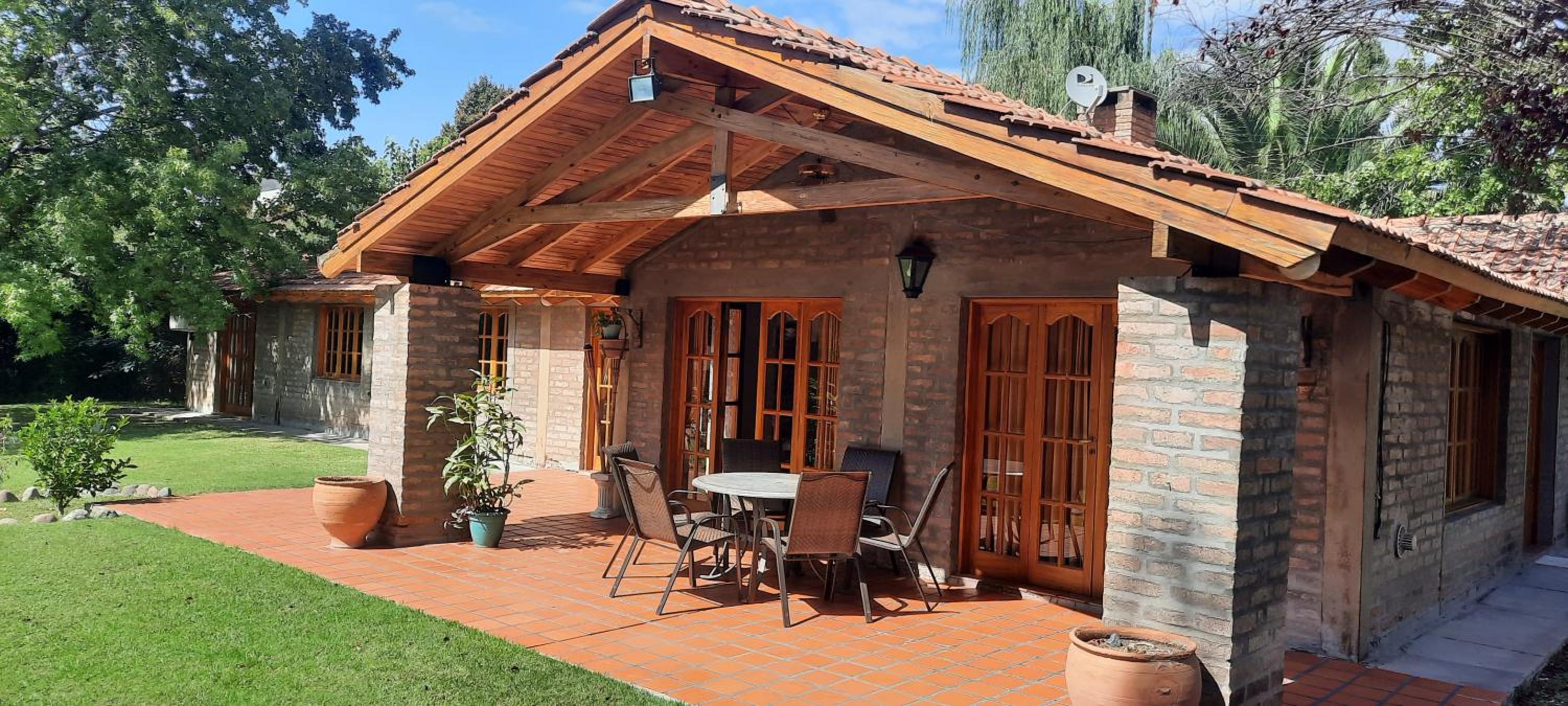 HERMOSA CASA en CHACRAS DE CORIA