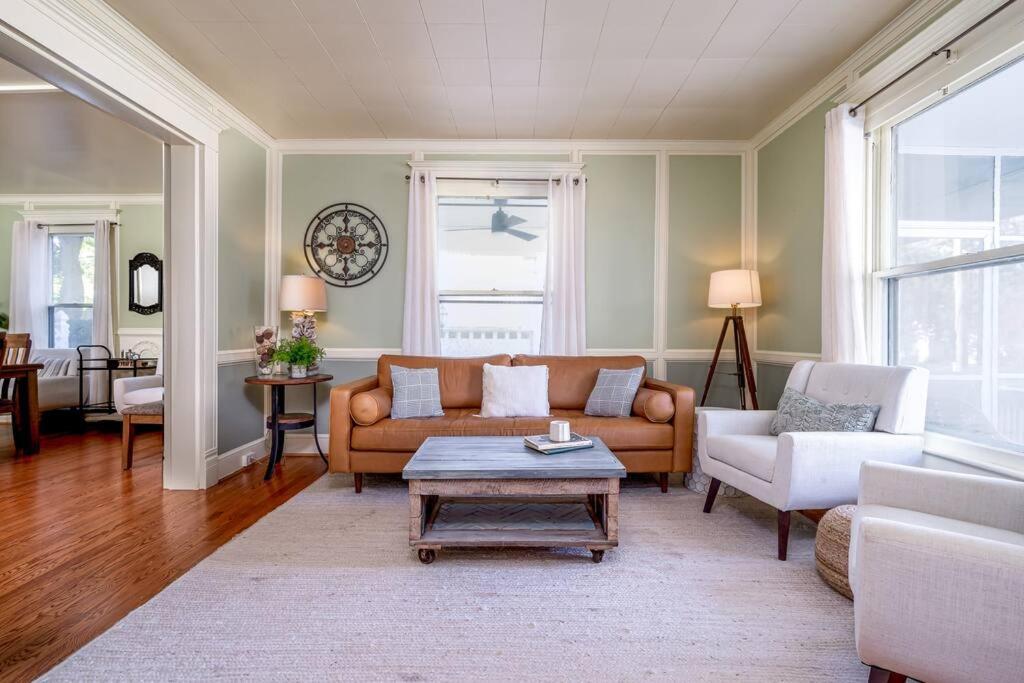 Stylish Victorian in Historic District view 4