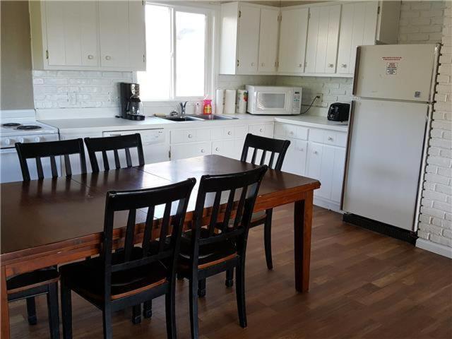 Beach House Sleep 20 with VIP pkg, Bachelor Parties Welcomed view 4
