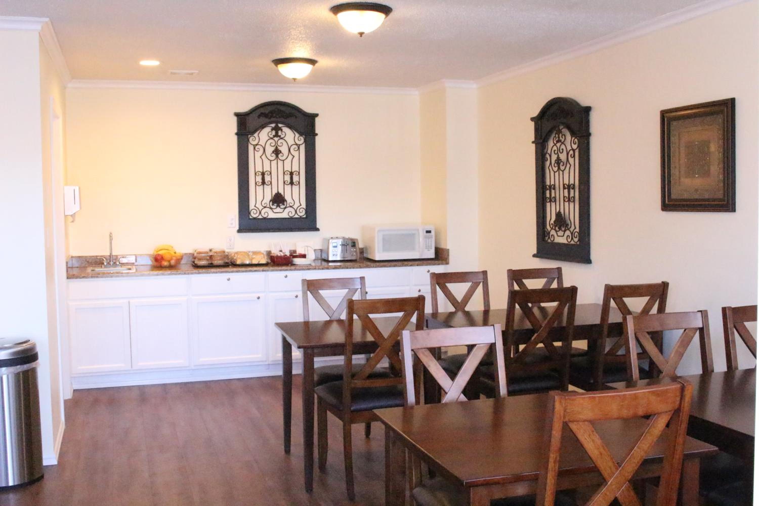 Medford Vacations - Sovana Inn - Property Image 10