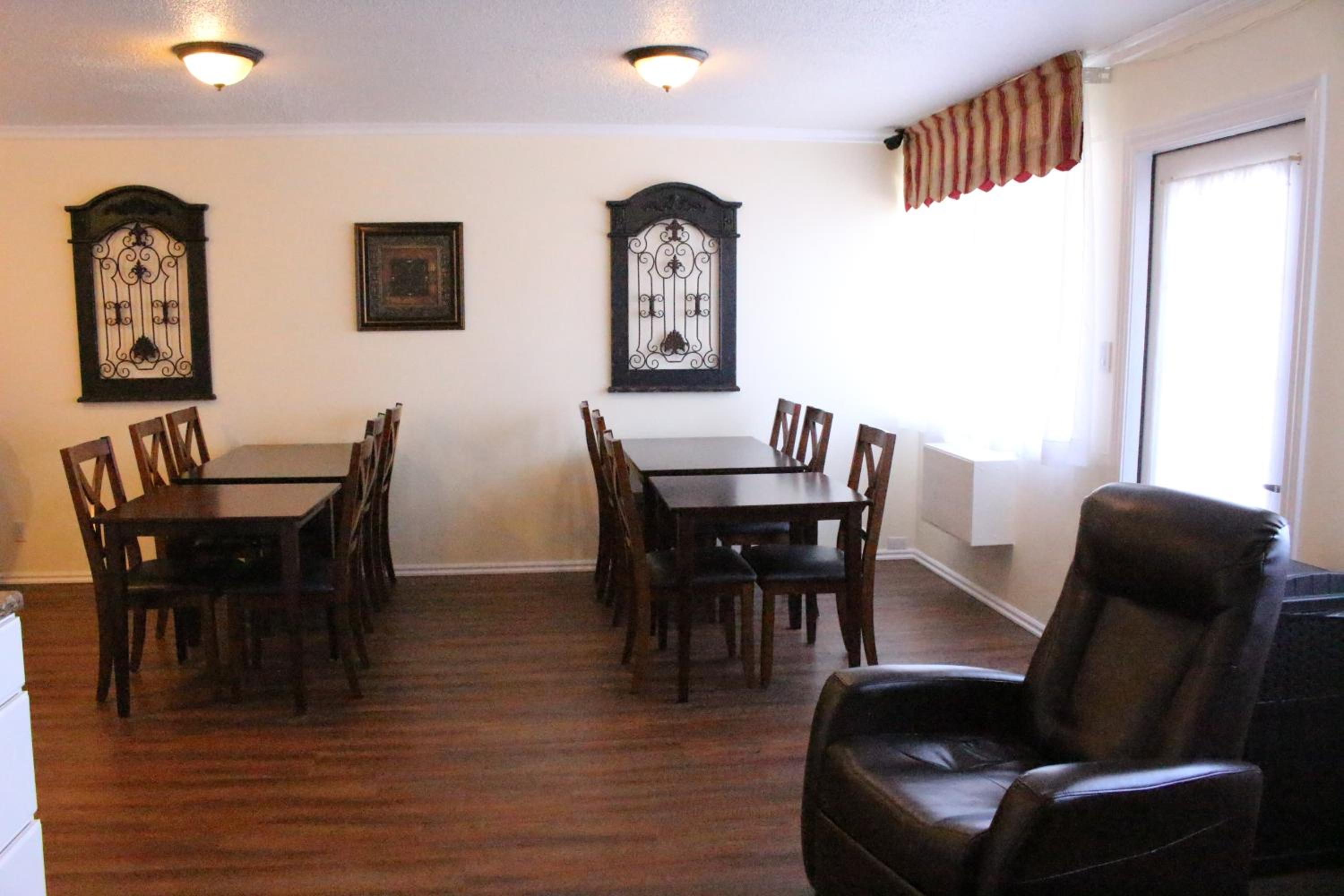 Medford Vacations - Sovana Inn - Property Image 14