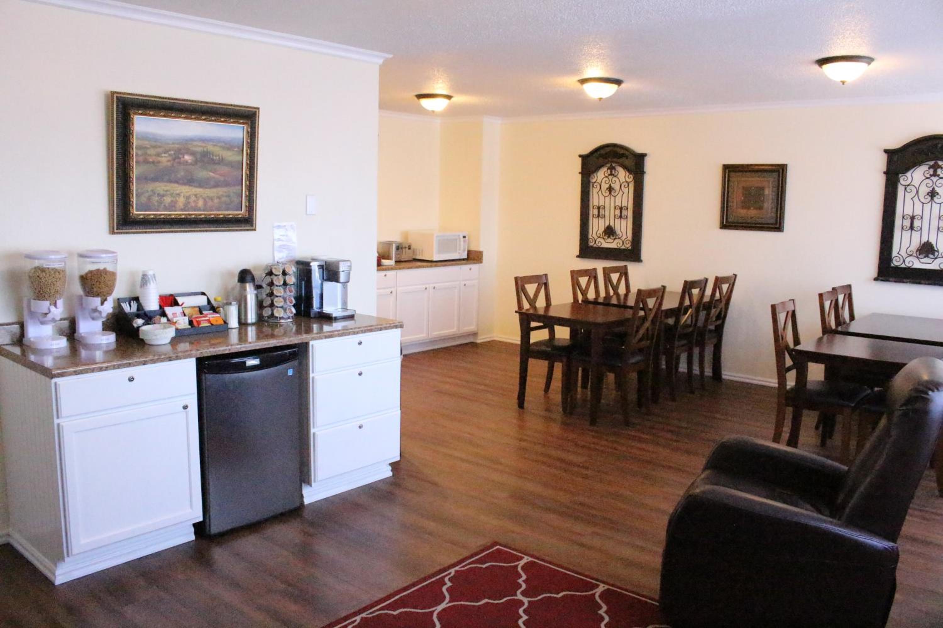 Medford Vacations - Sovana Inn - Property Image 3