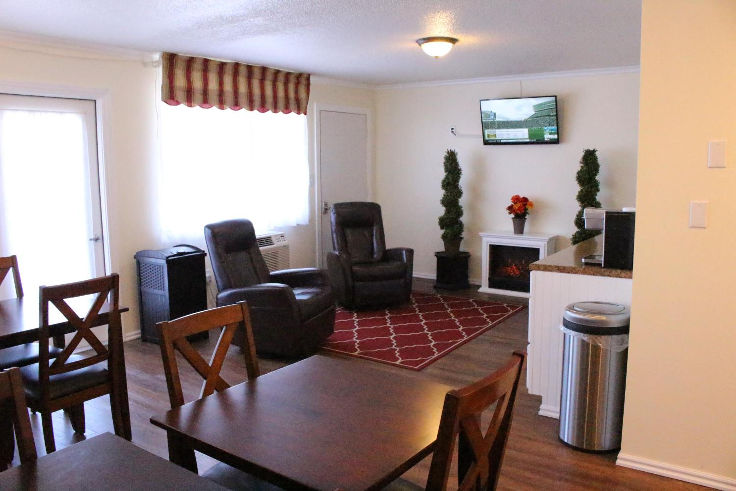Medford Vacations - Sovana Inn - Property Image 6