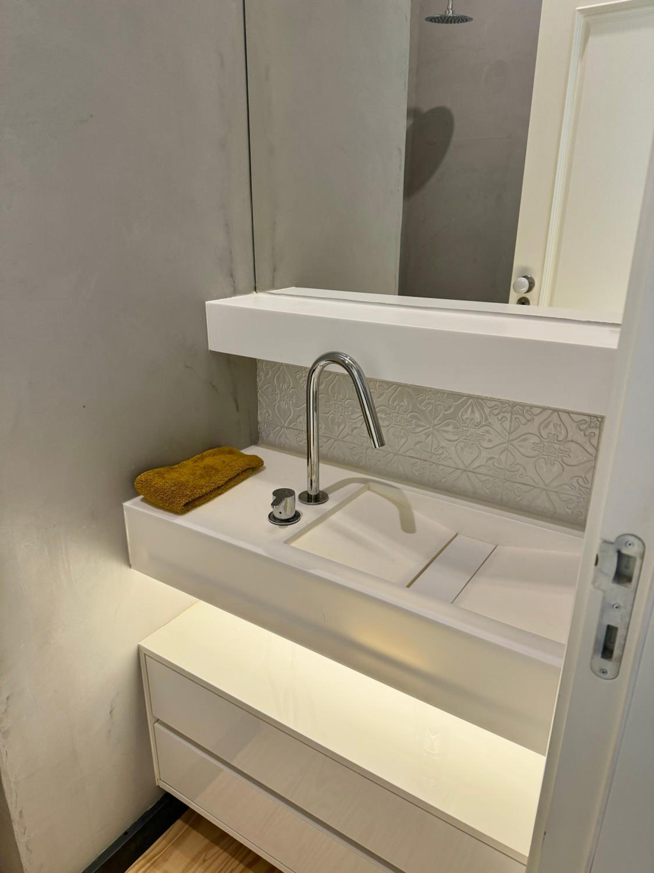 Quarto privativo com banheiro exclusivo fora do quarto view 5