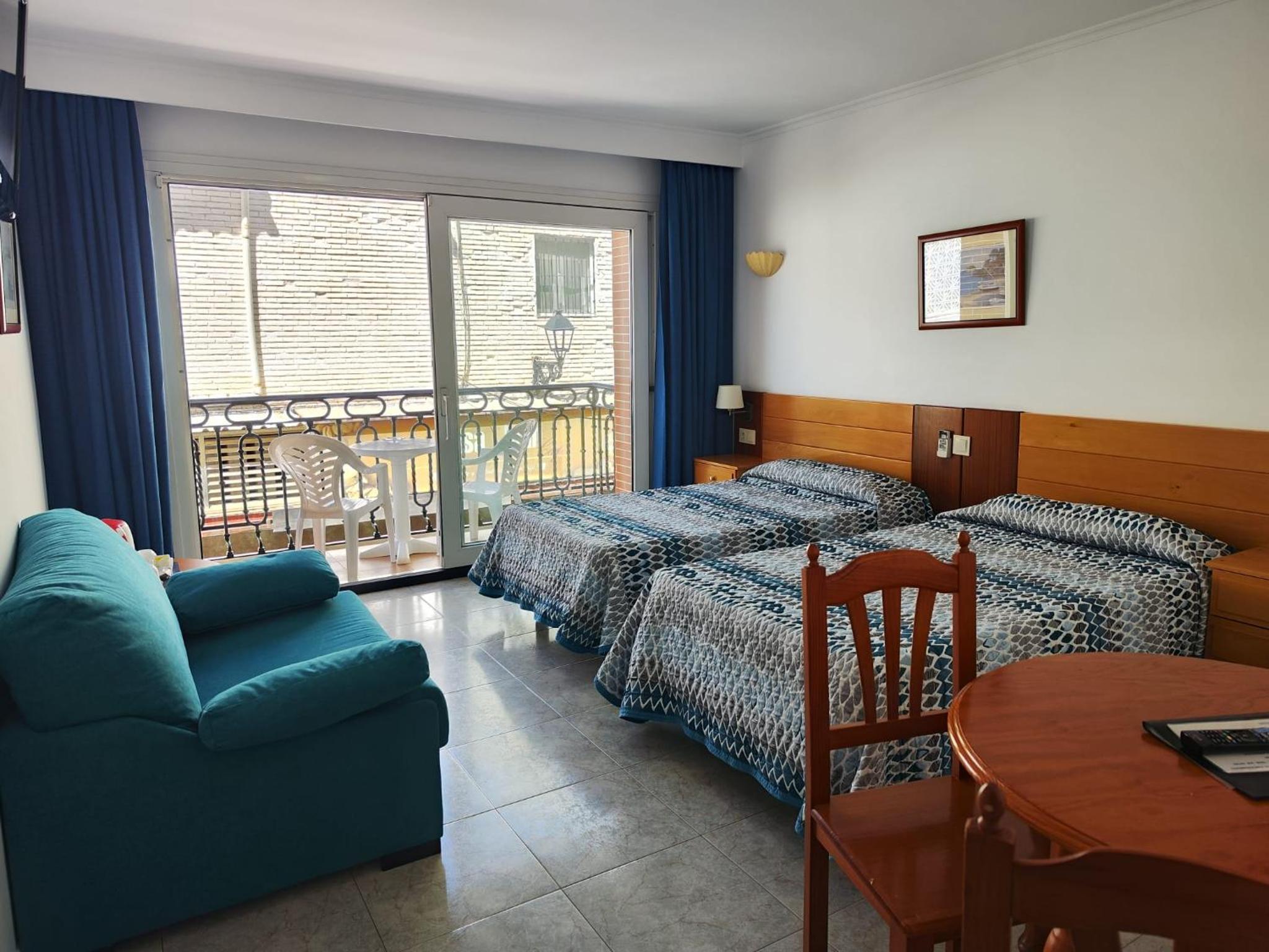 Apartamentos Leonor Carihuela
