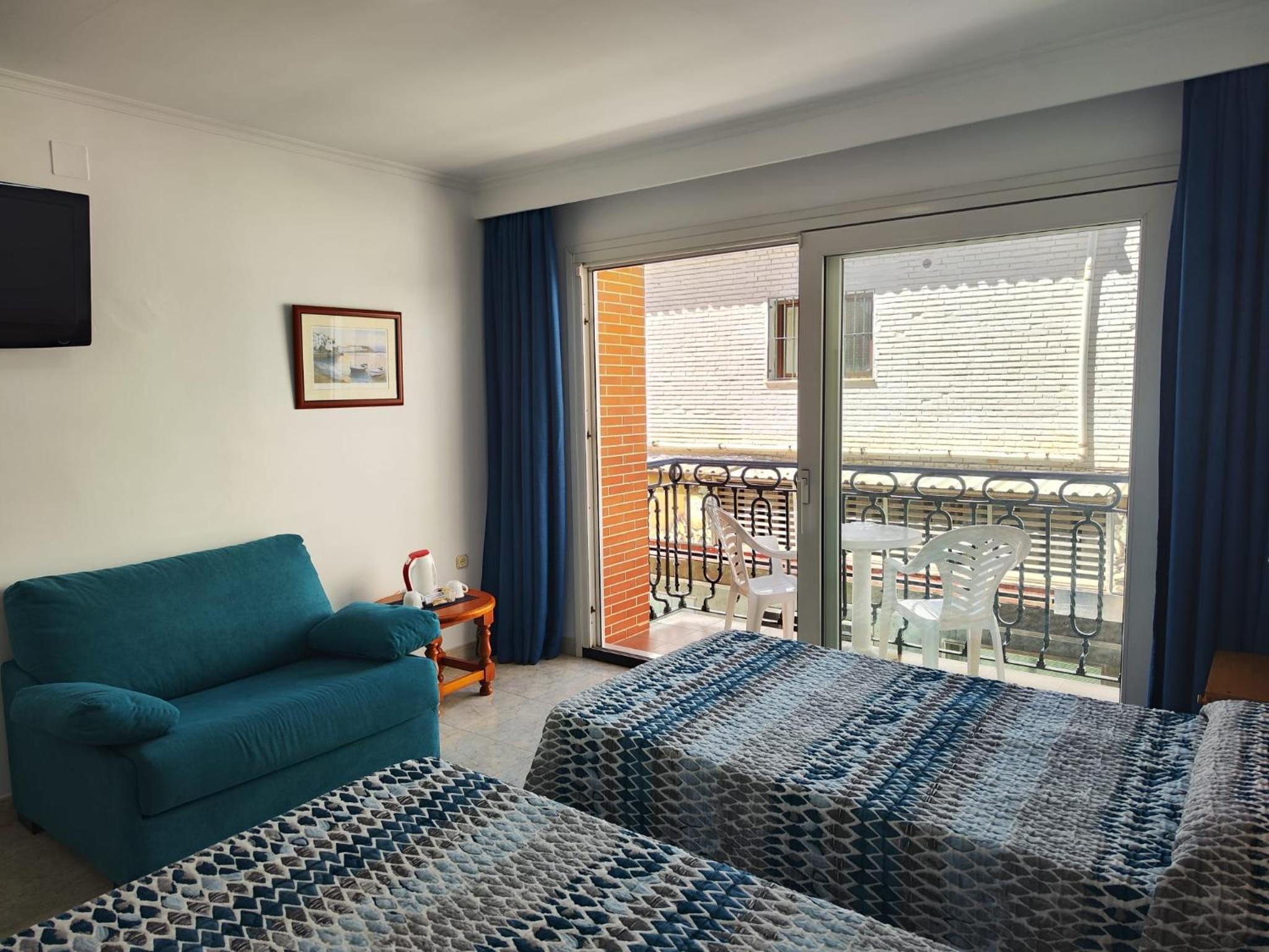 Apartamentos Leonor Carihuela