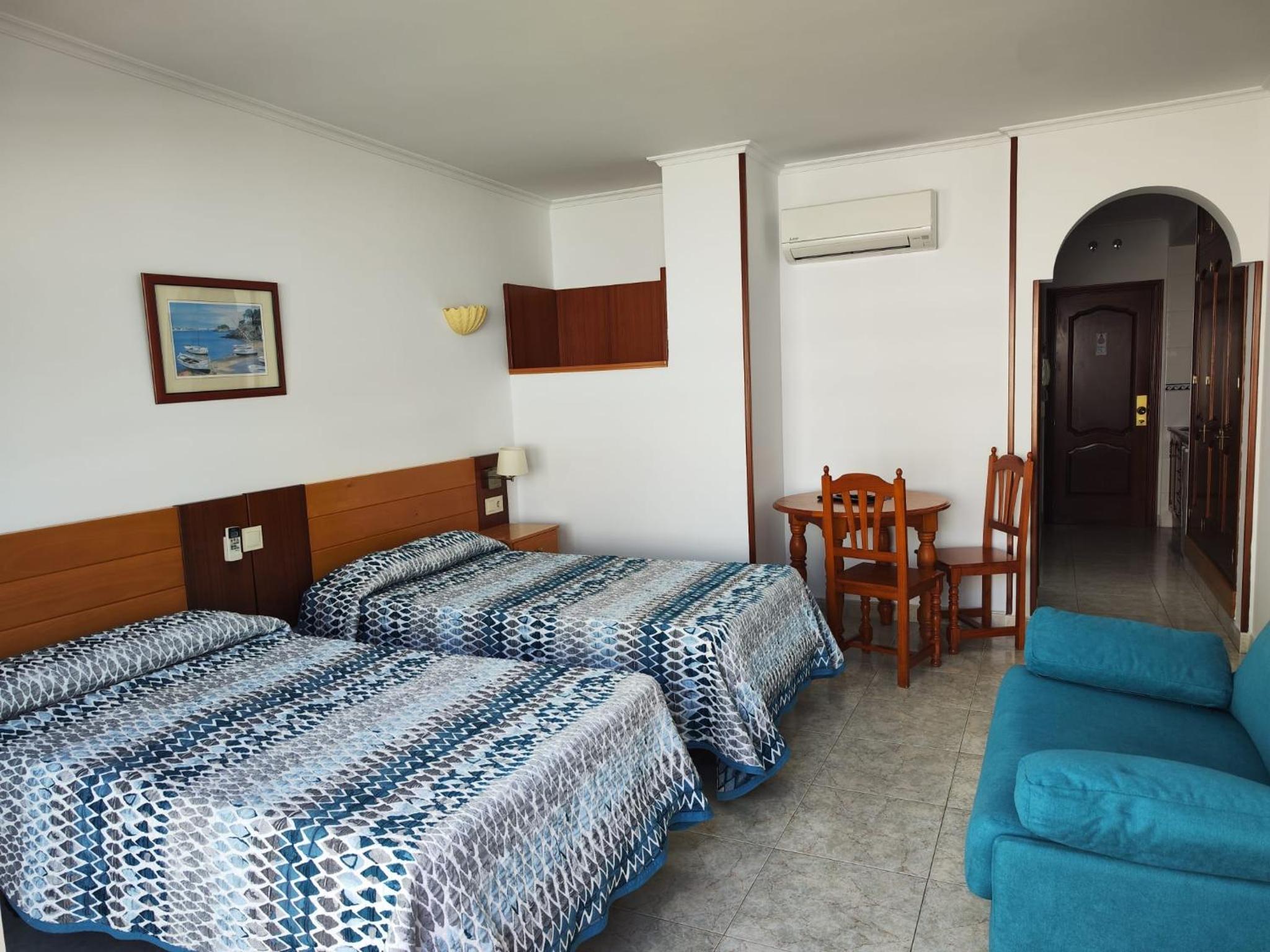 Apartamentos Leonor Carihuela