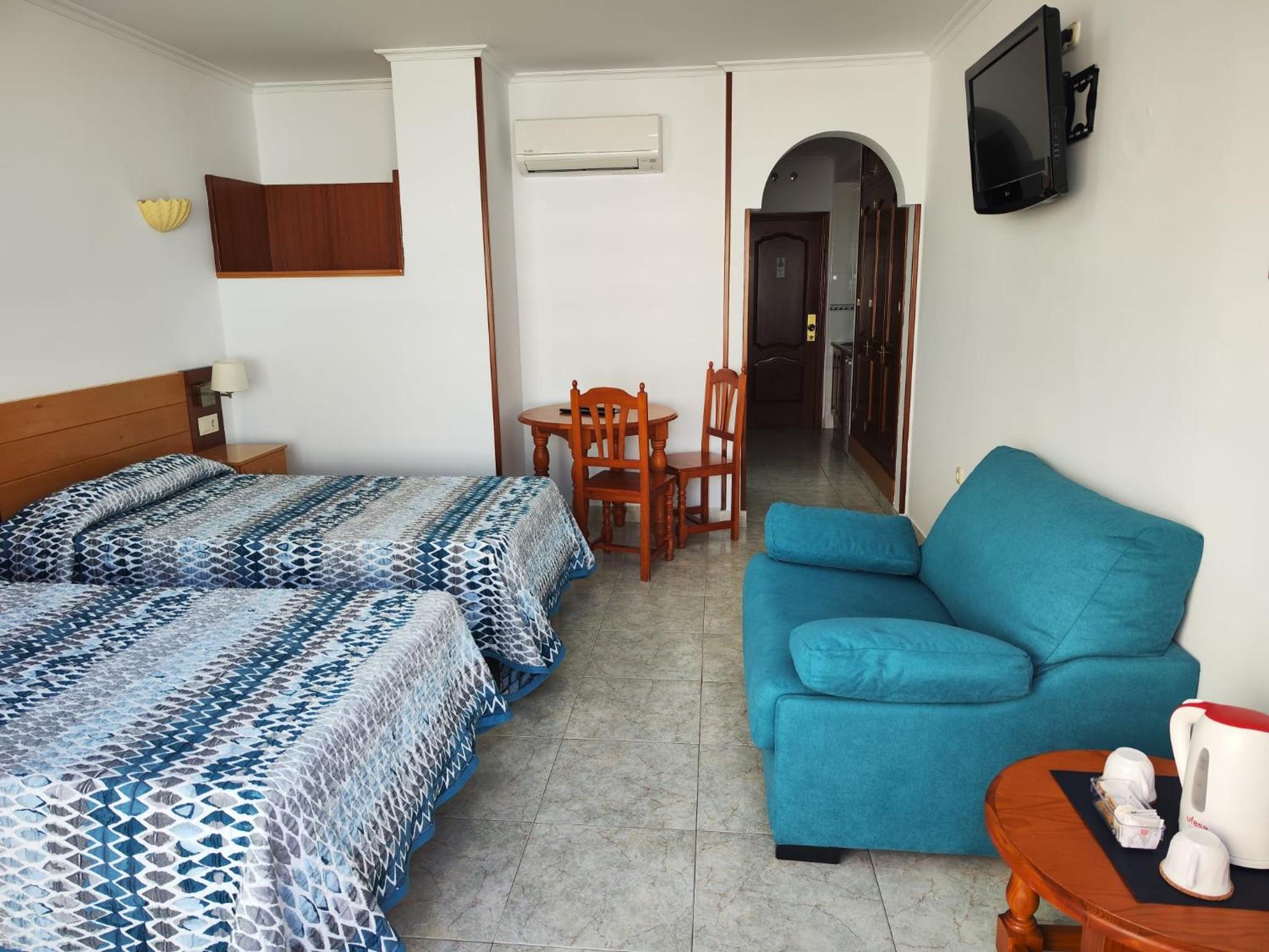 Apartamentos Leonor Carihuela