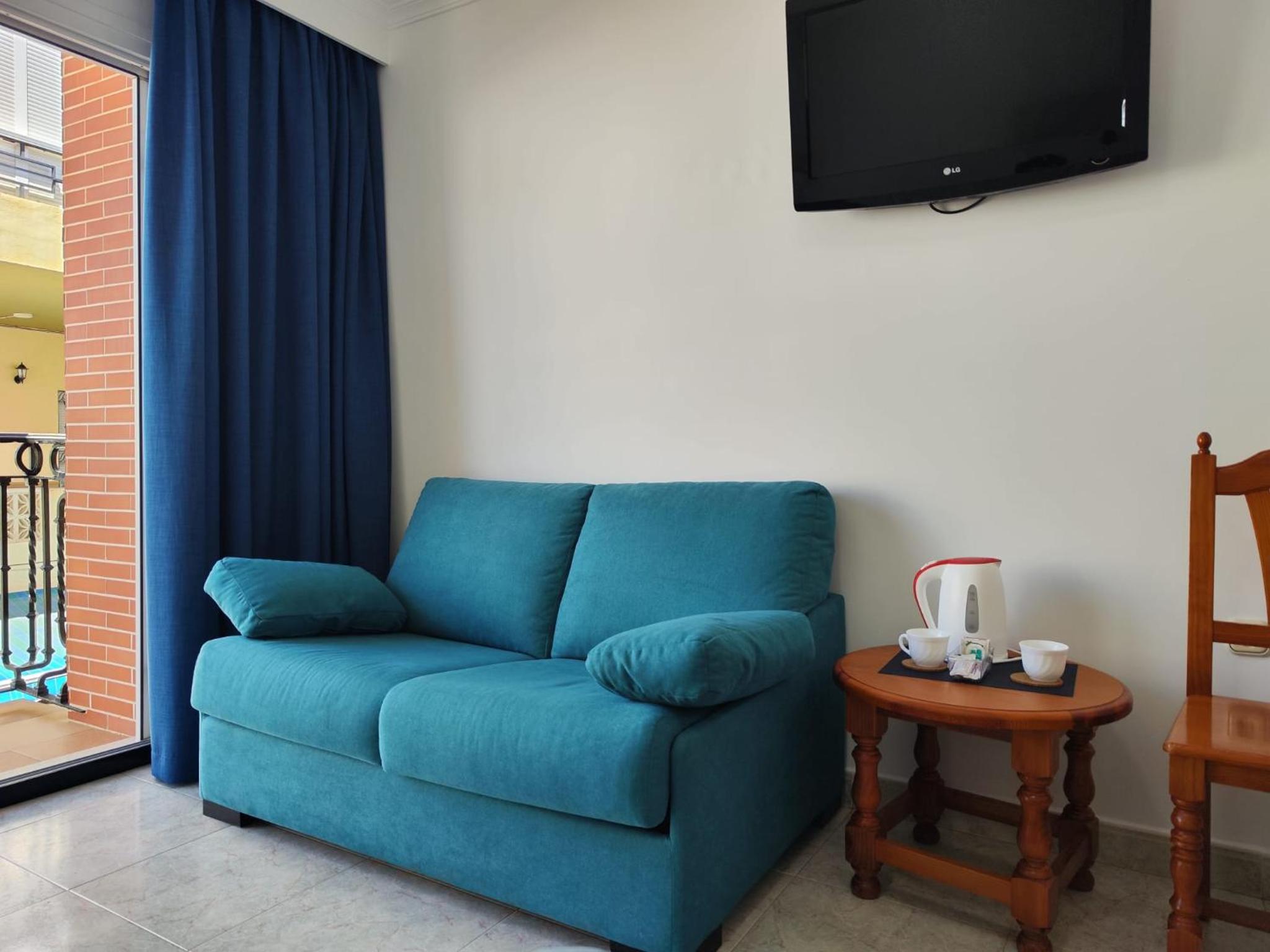 Apartamentos Leonor Carihuela