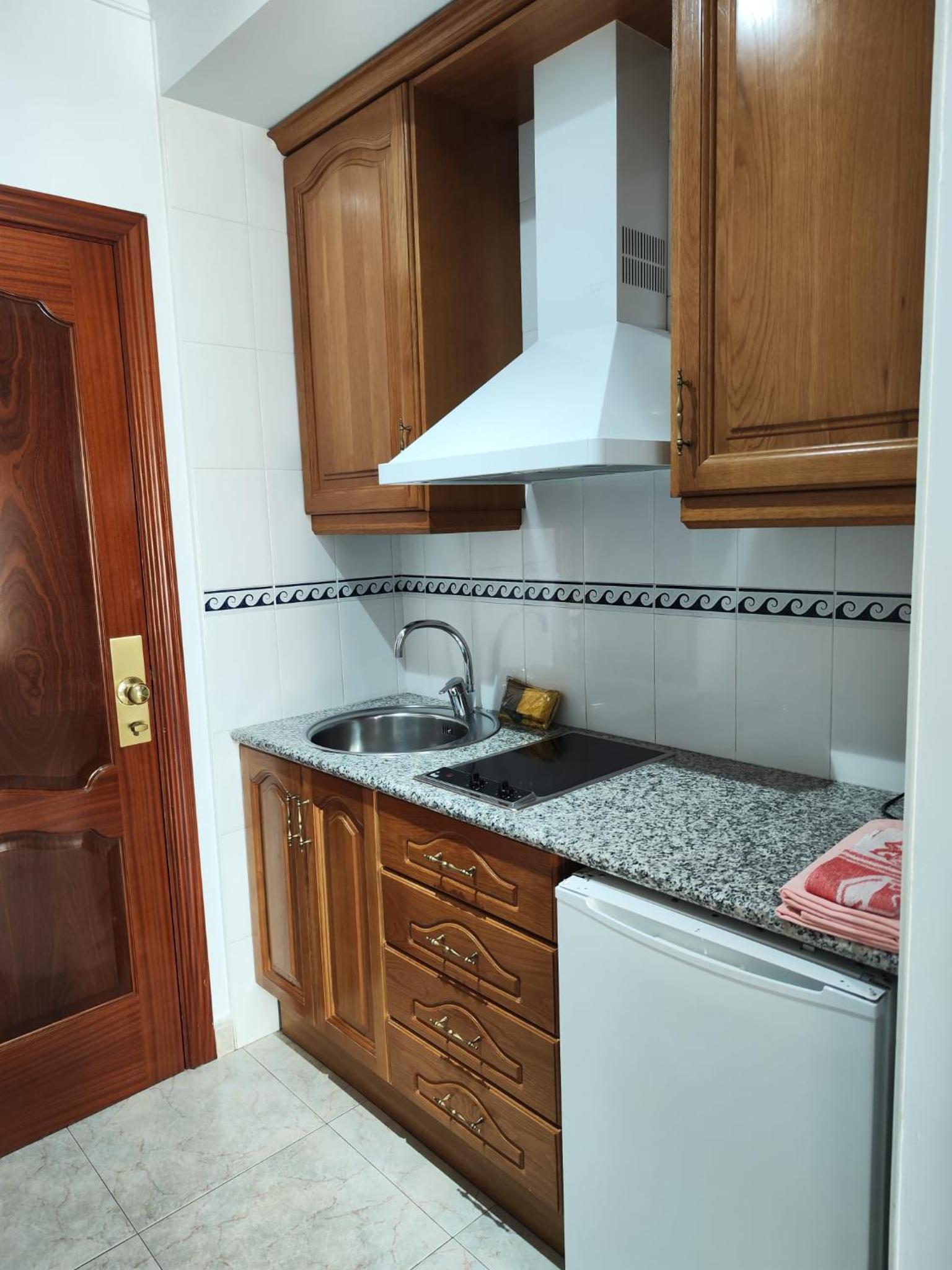 Apartamentos Leonor Carihuela