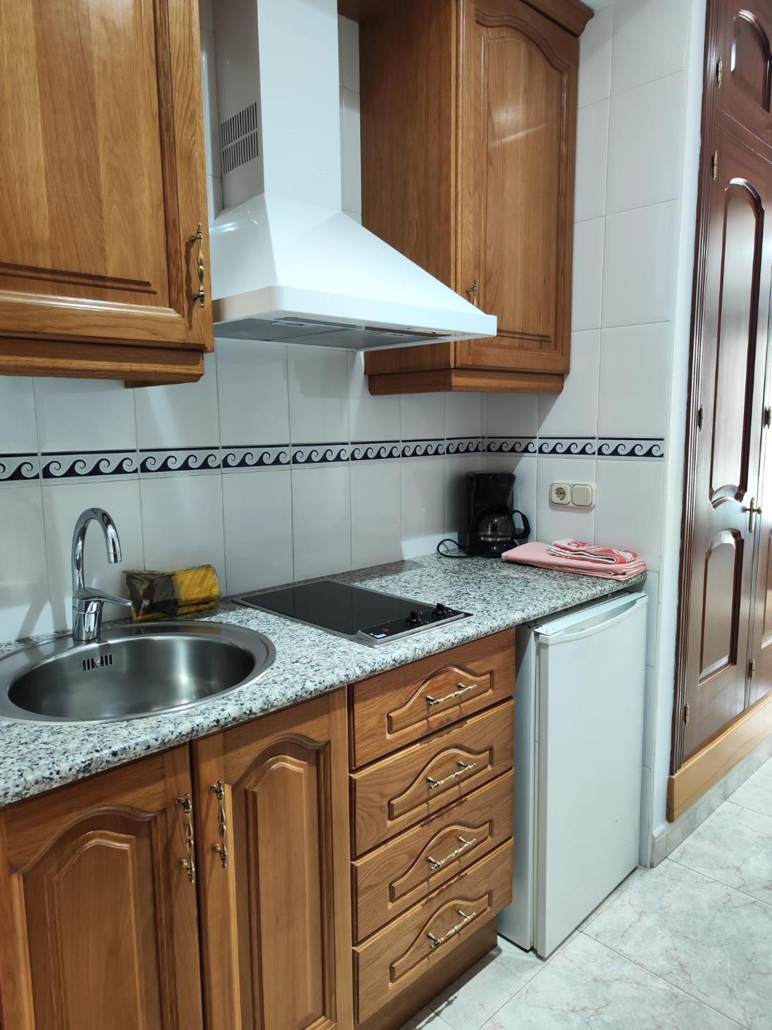 Apartamentos Leonor Carihuela