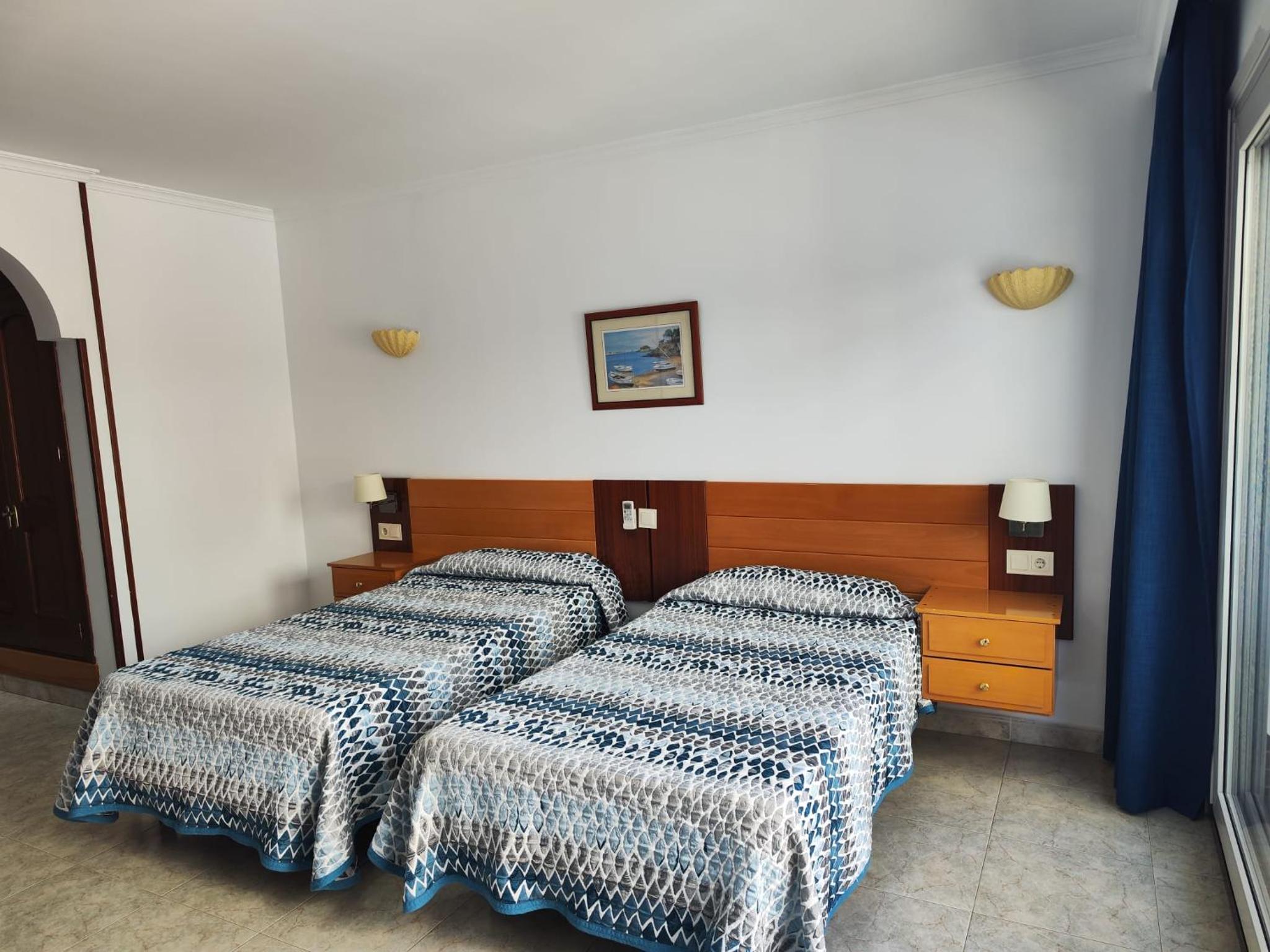 Apartamentos Leonor Carihuela