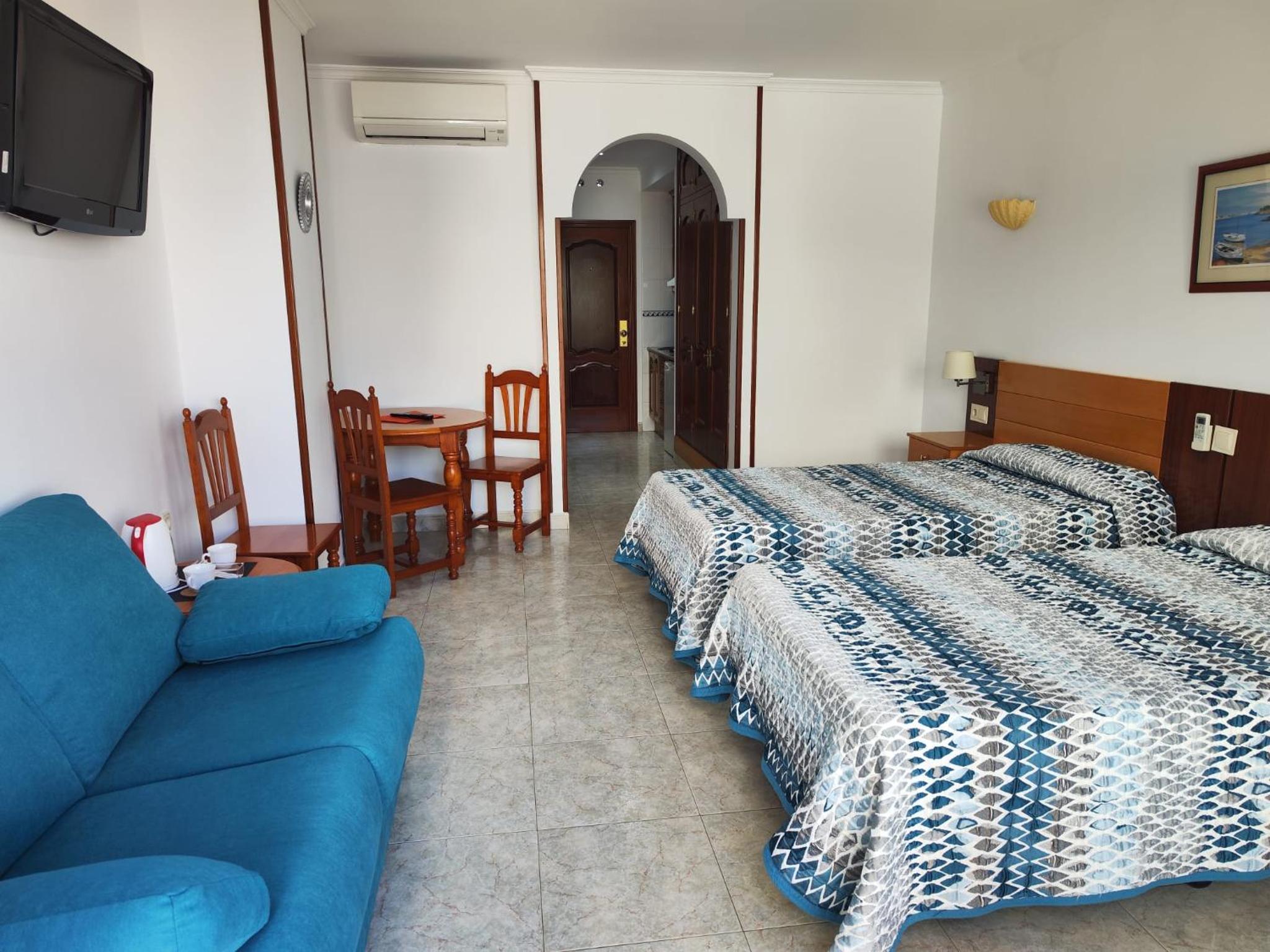 Apartamentos Leonor Carihuela