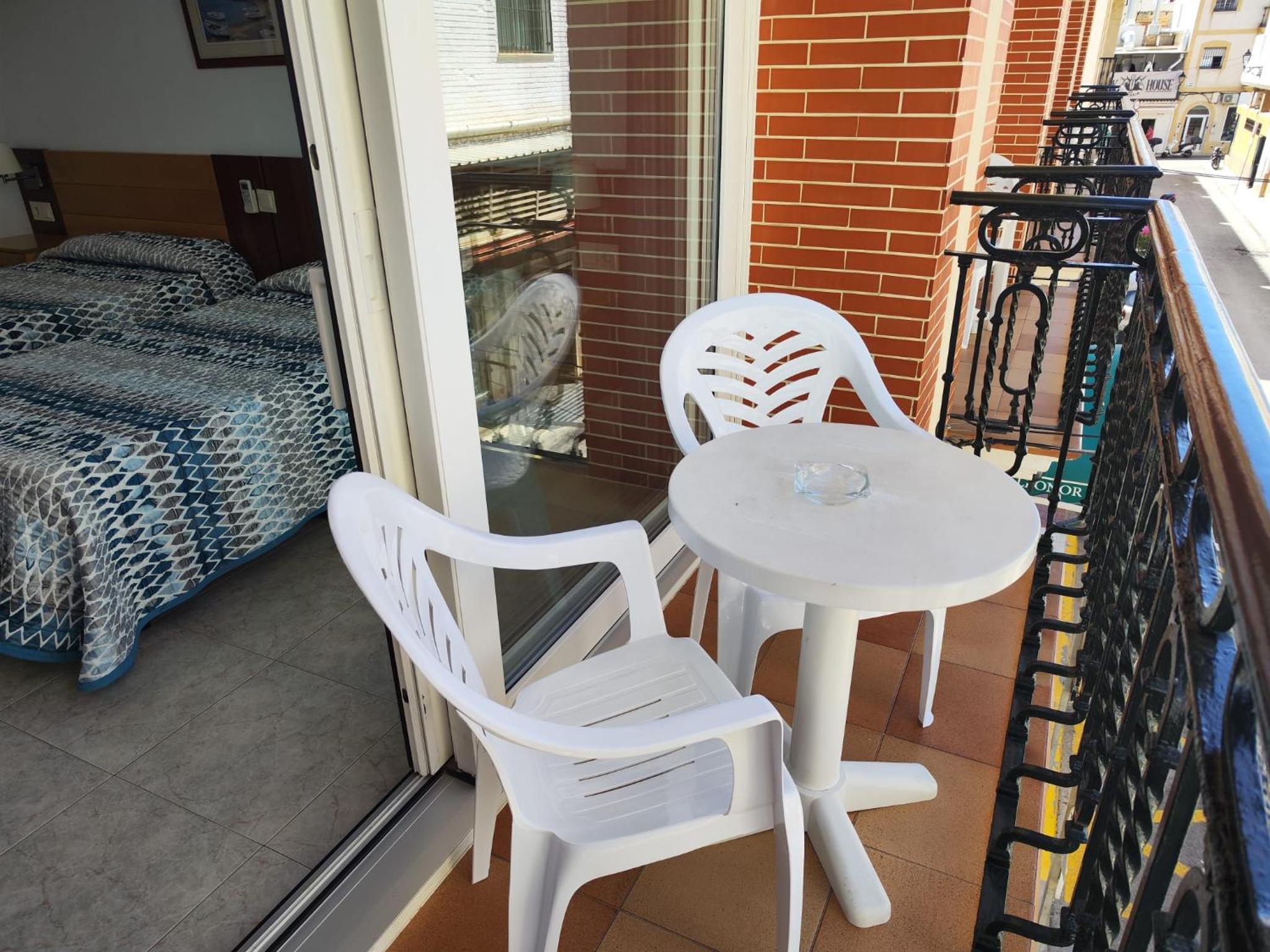 Apartamentos Leonor Carihuela