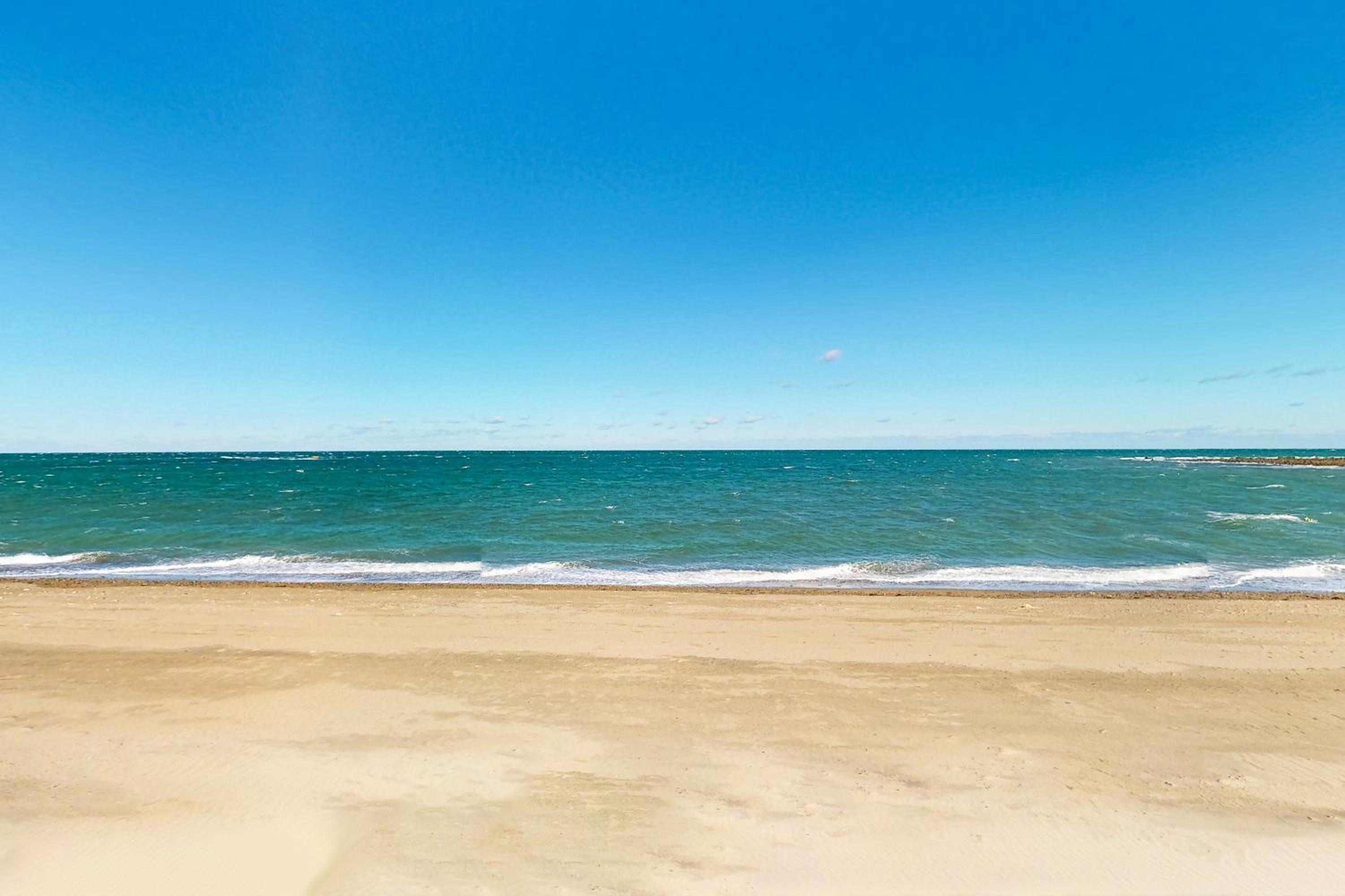 Walk to Scituate Beach! Dog-Friendly Group Getaway