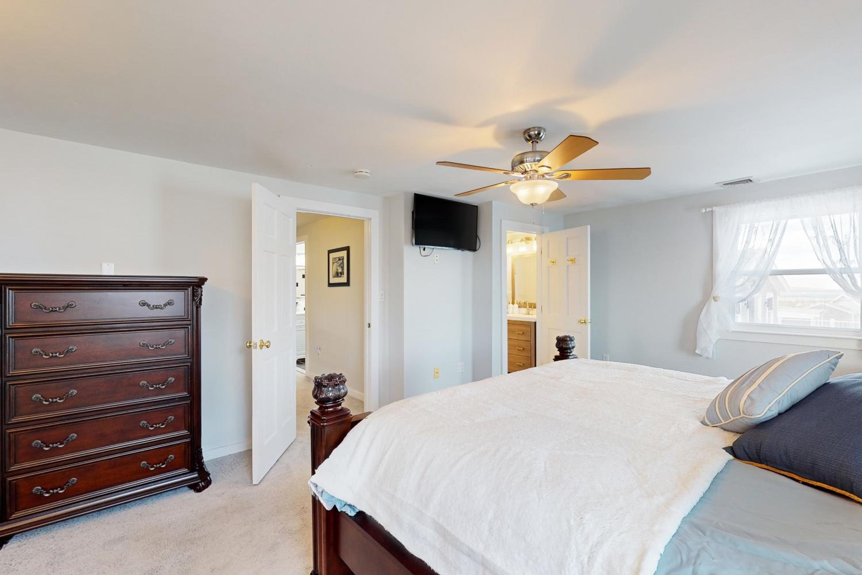 Walk to Scituate Beach! Dog-Friendly Group Getaway