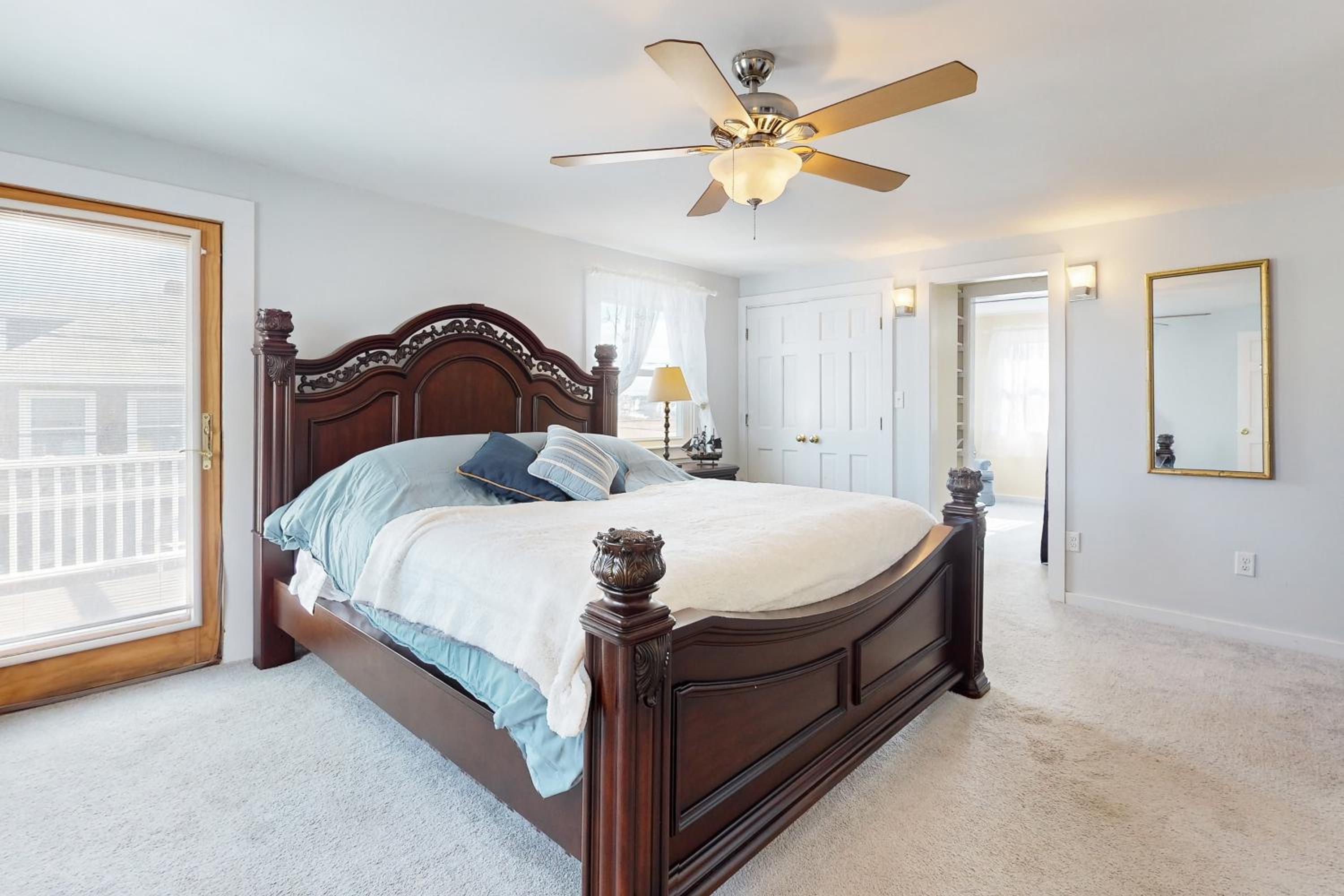 Walk to Scituate Beach! Dog-Friendly Group Getaway
