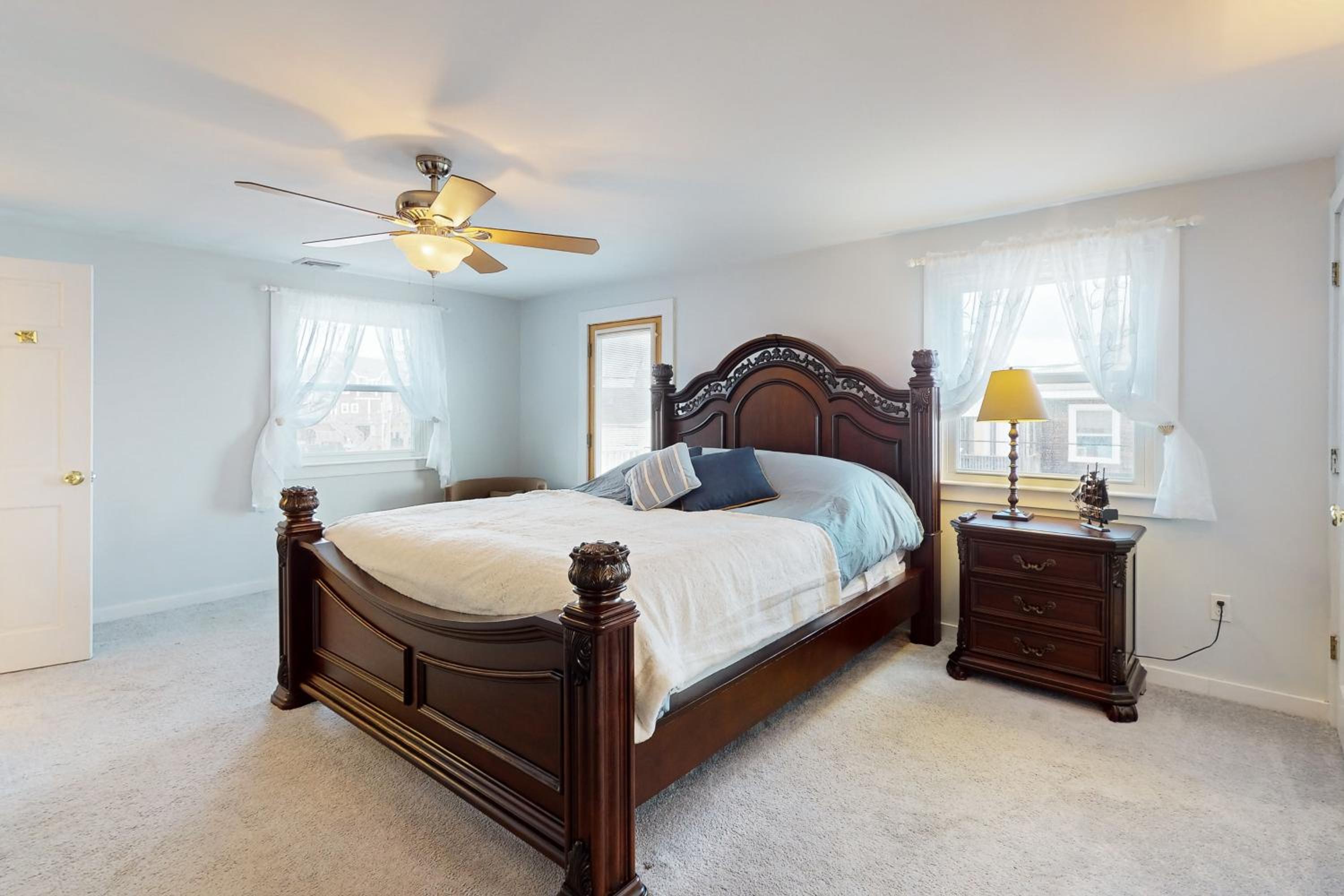Walk to Scituate Beach! Dog-Friendly Group Getaway