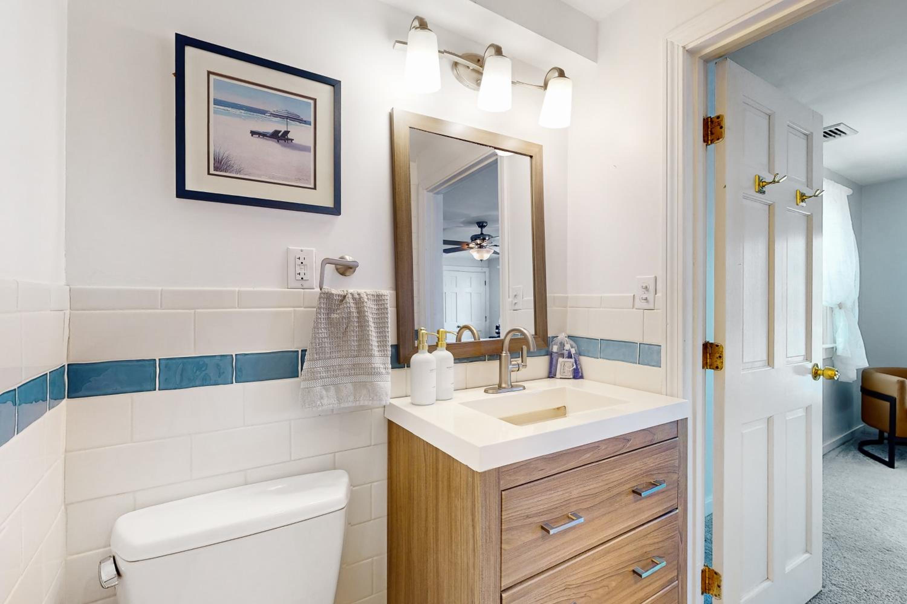 Walk to Scituate Beach! Dog-Friendly Group Getaway