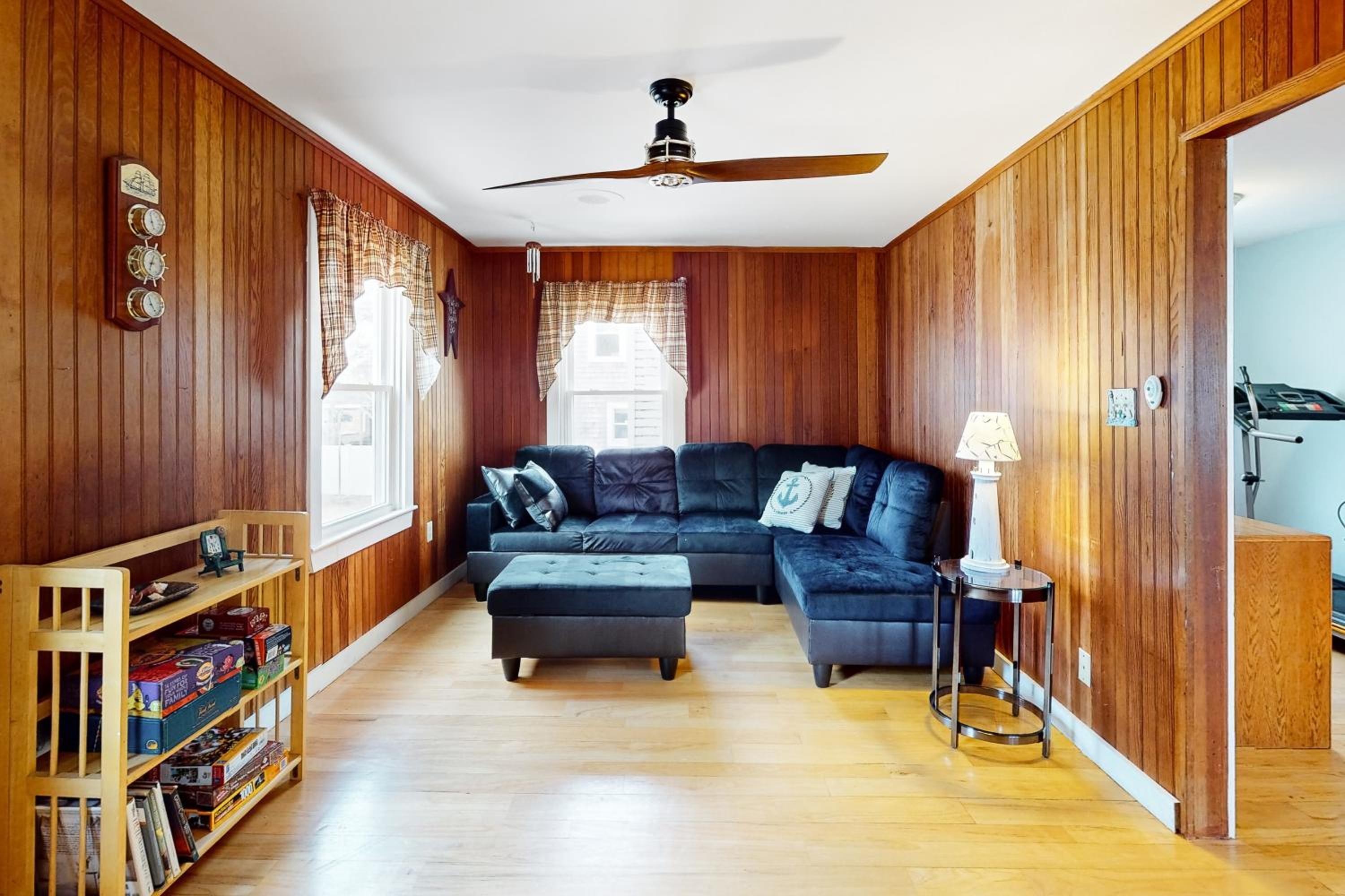 Walk to Scituate Beach! Dog-Friendly Group Getaway