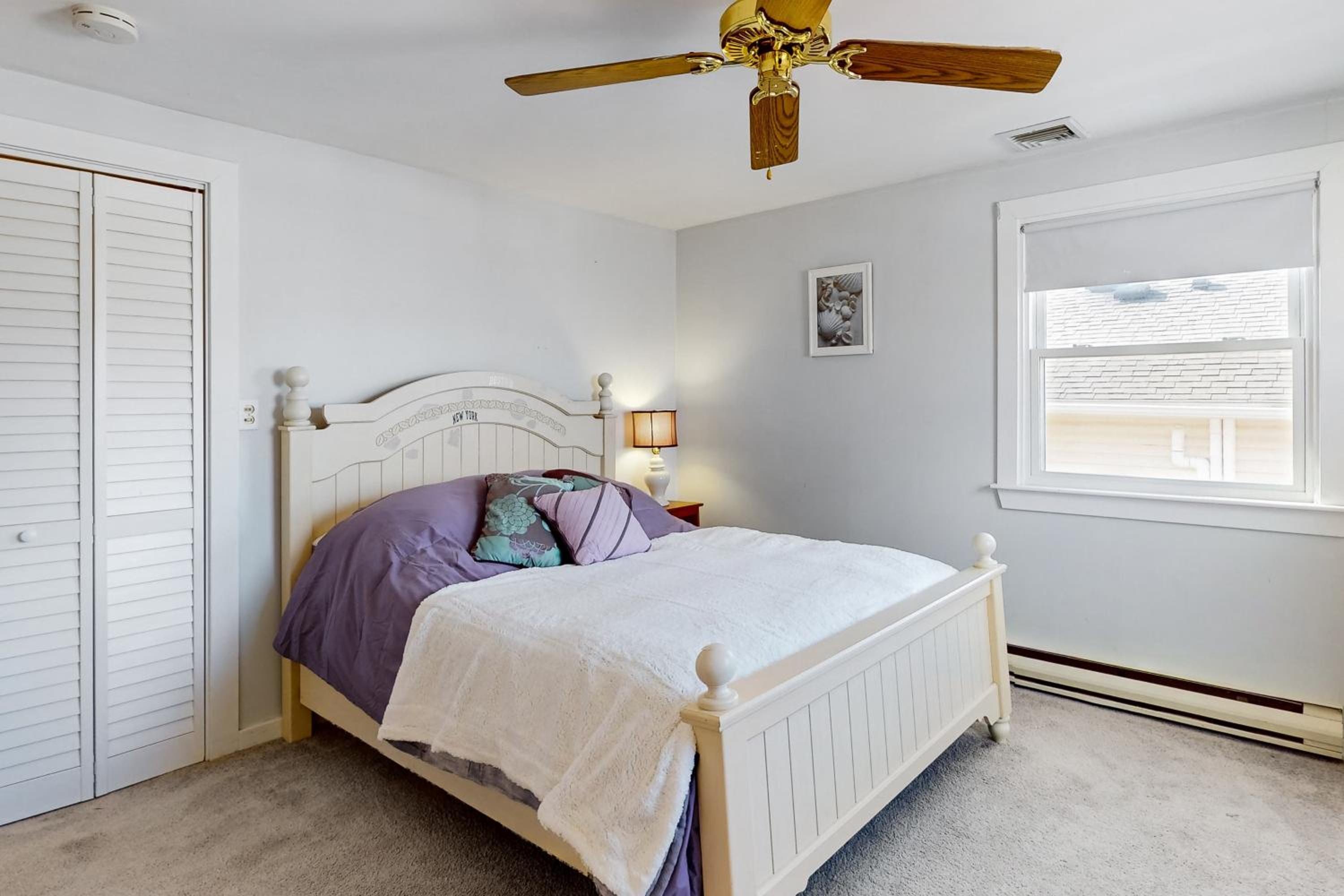 Walk to Scituate Beach! Dog-Friendly Group Getaway
