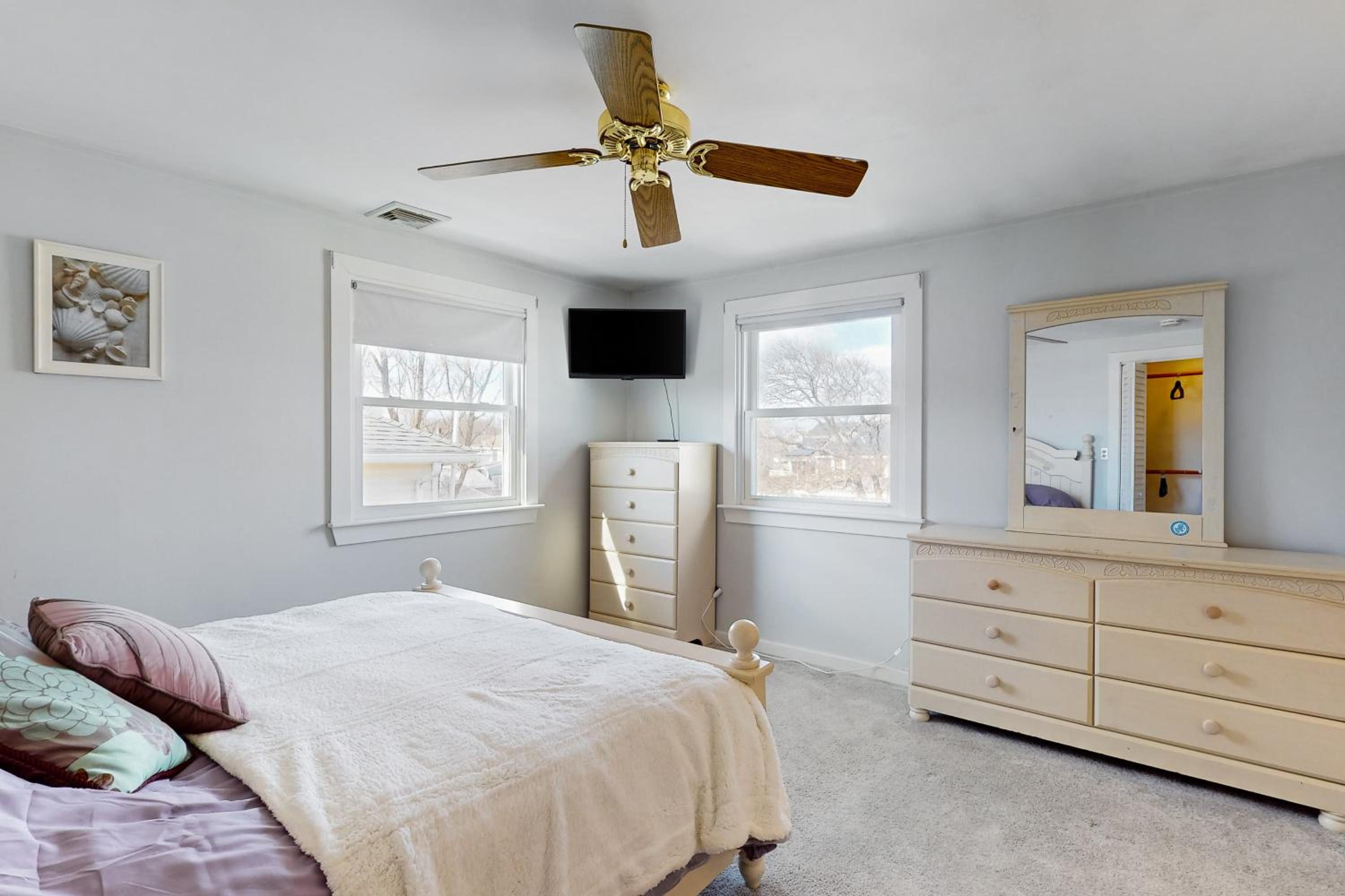 Walk to Scituate Beach! Dog-Friendly Group Getaway
