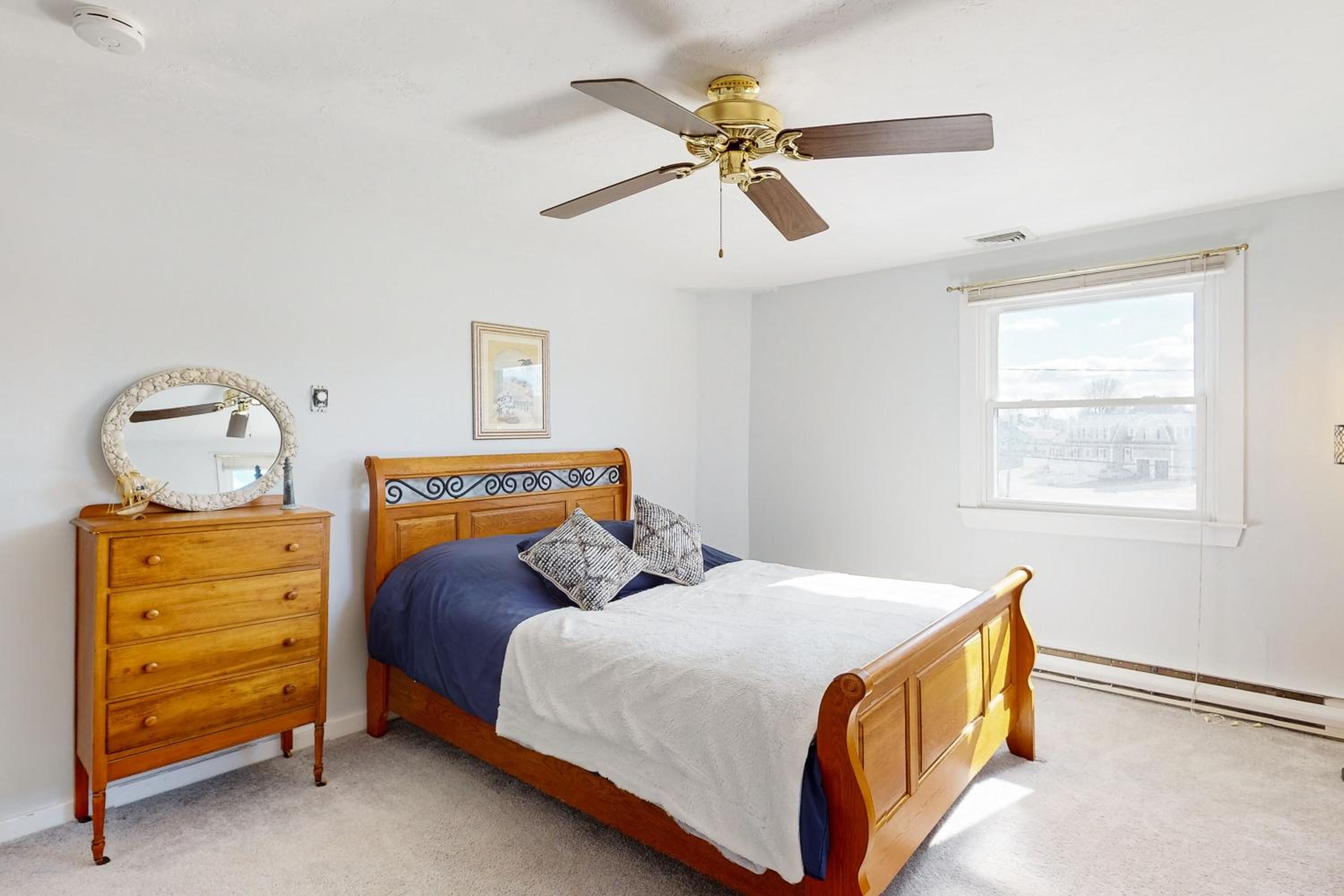 Walk to Scituate Beach! Dog-Friendly Group Getaway
