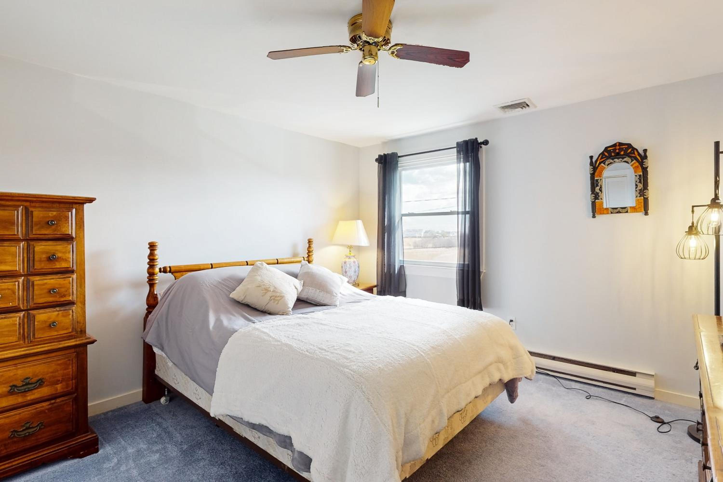Walk to Scituate Beach! Dog-Friendly Group Getaway