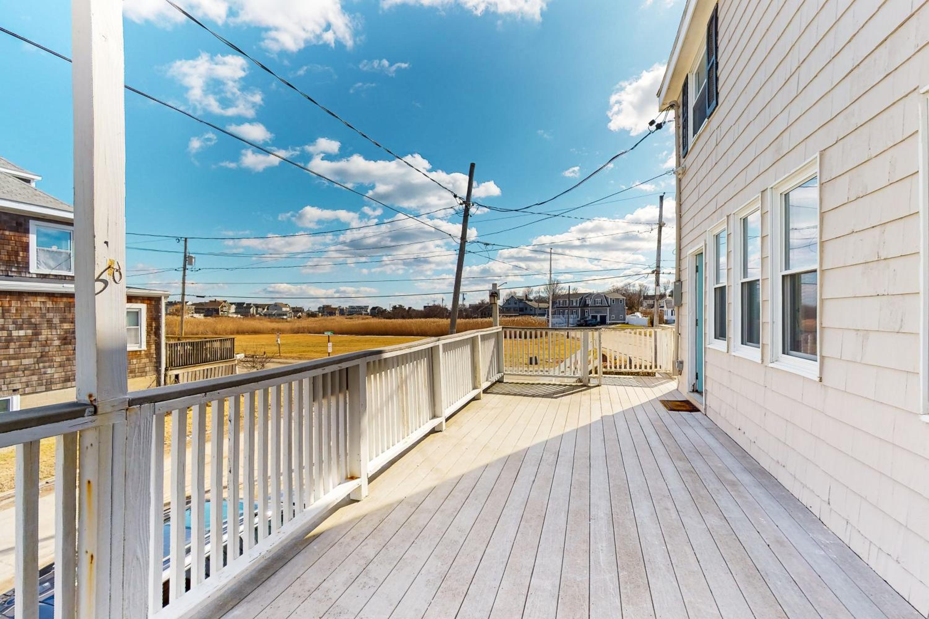 Walk to Scituate Beach! Dog-Friendly Group Getaway