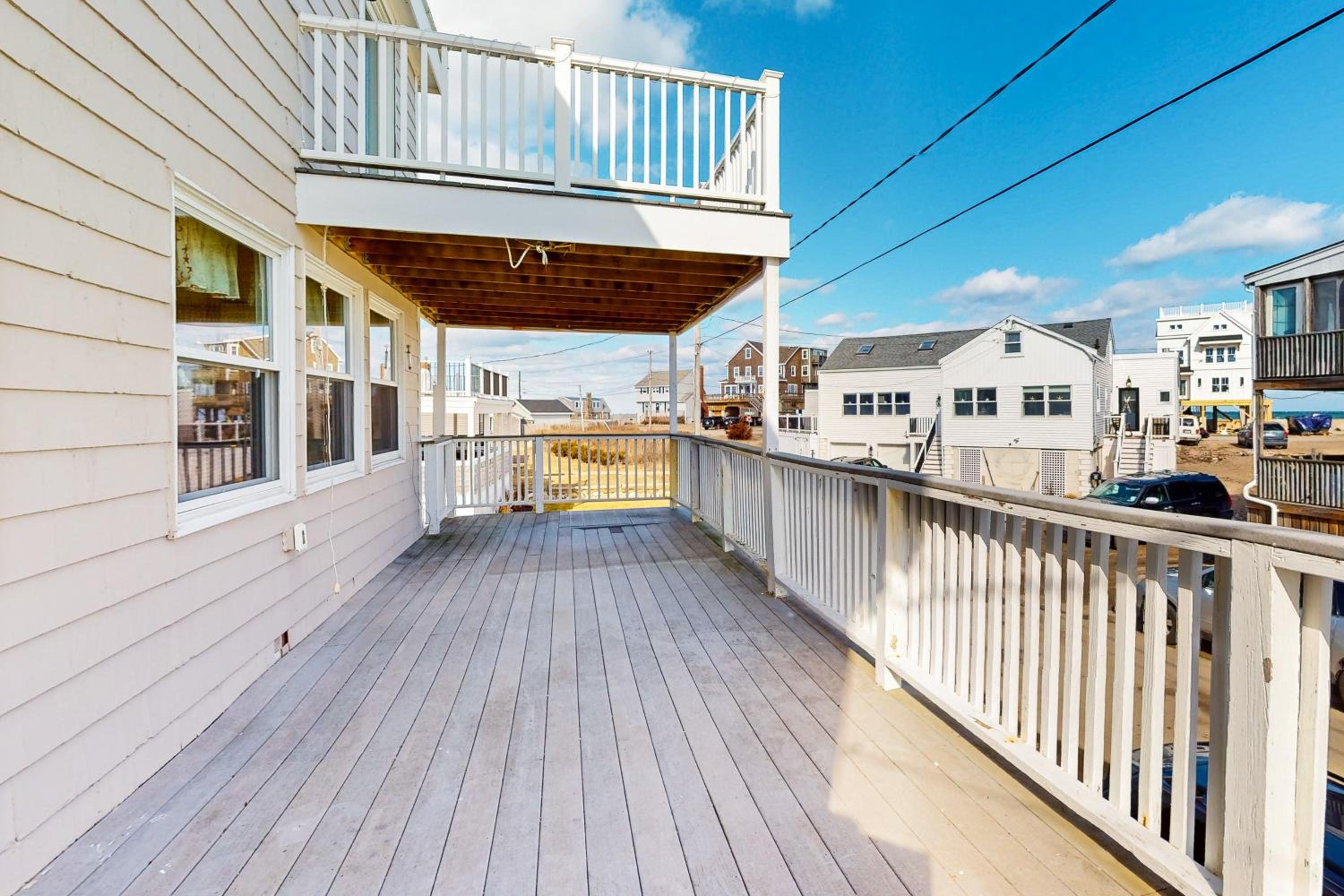 Walk to Scituate Beach! Dog-Friendly Group Getaway