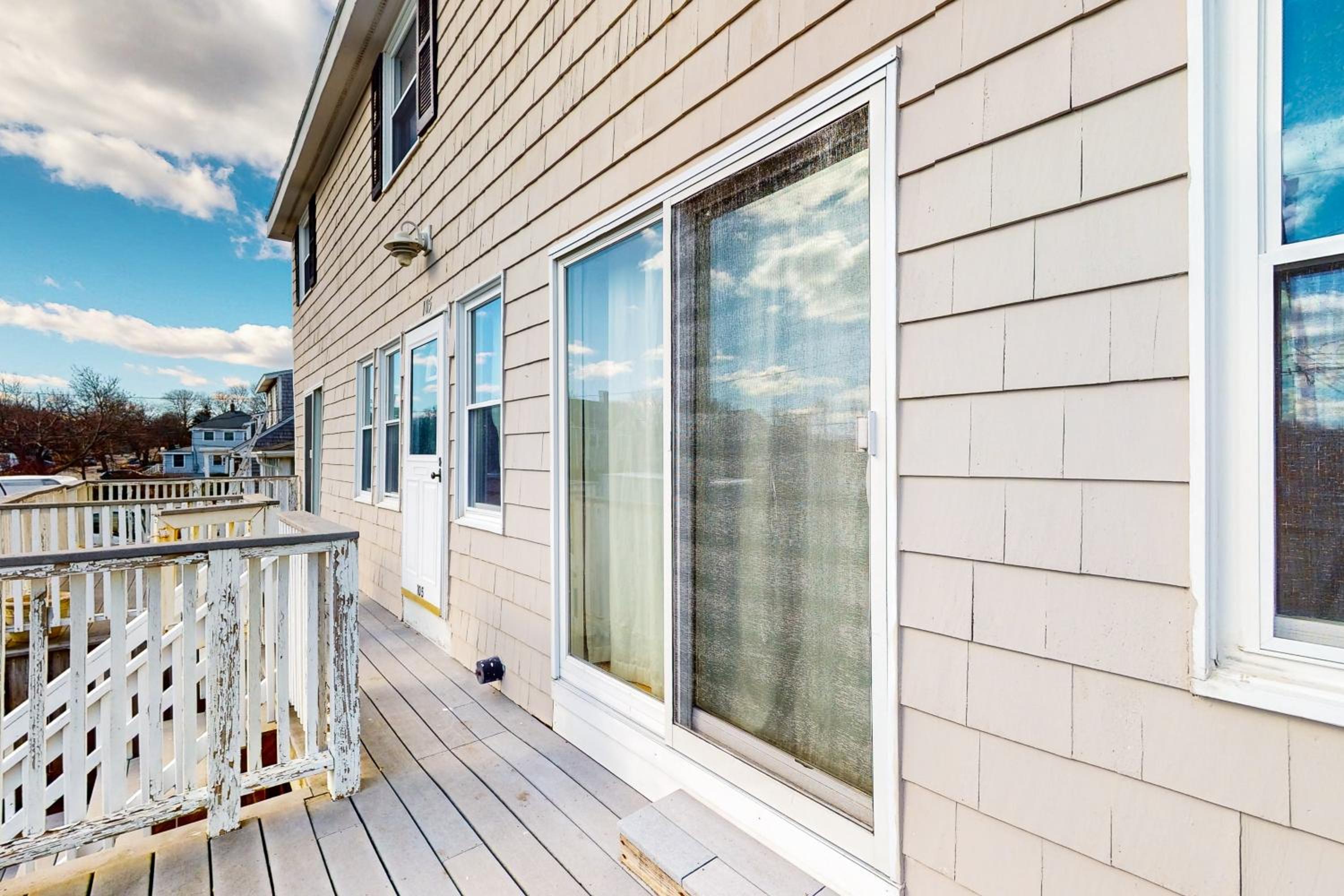 Walk to Scituate Beach! Dog-Friendly Group Getaway