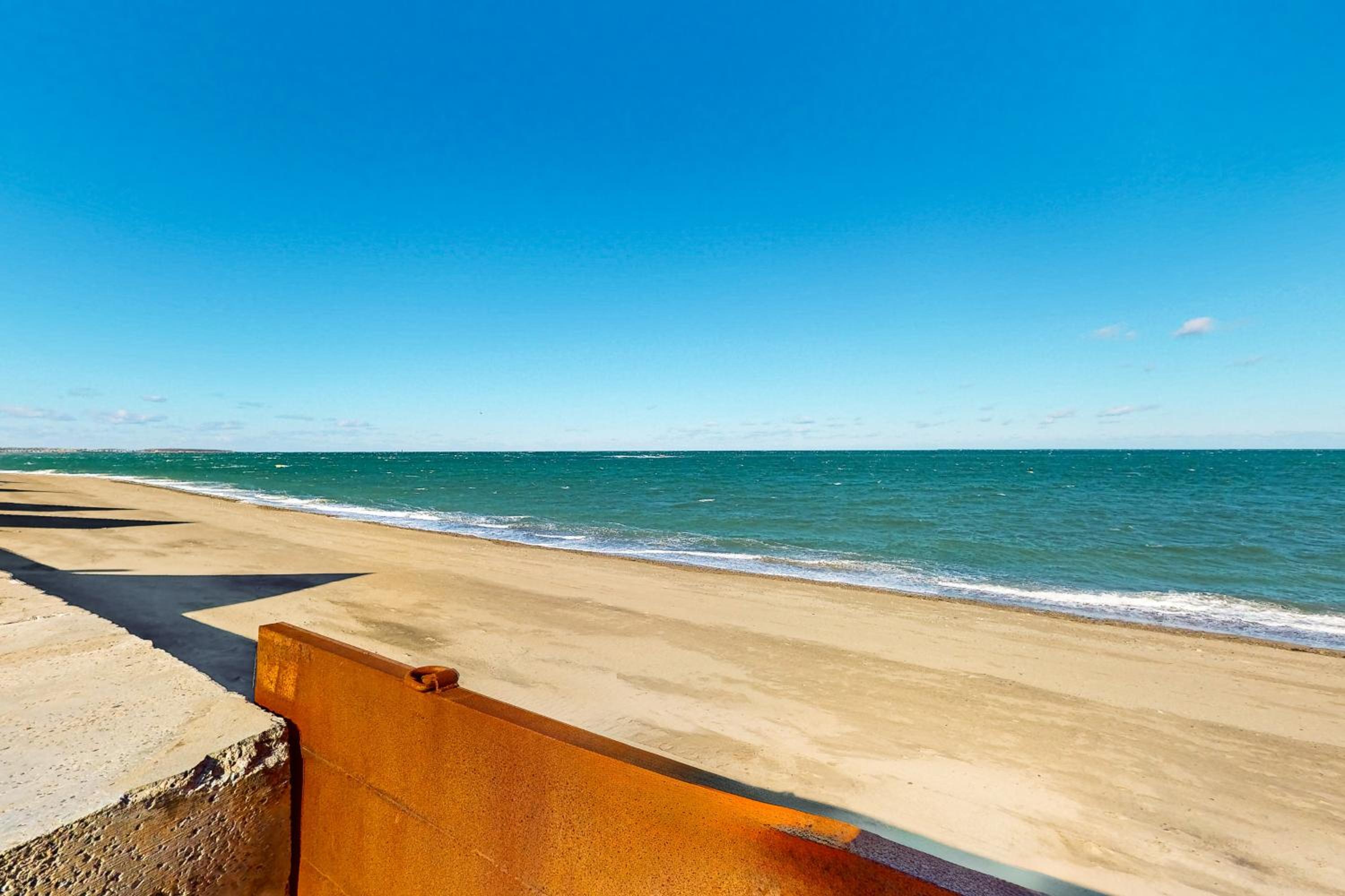 Walk to Scituate Beach! Dog-Friendly Group Getaway