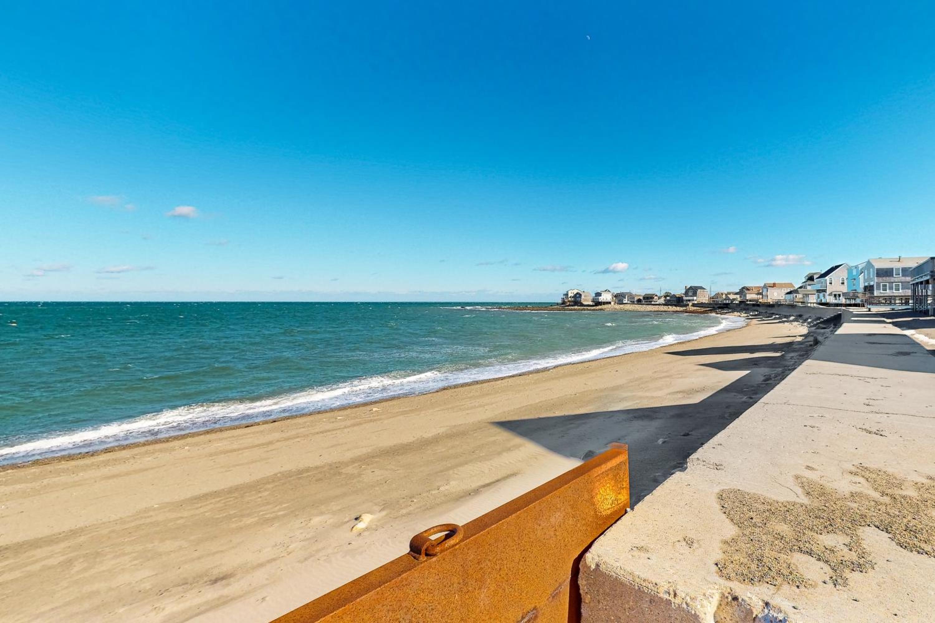 Walk to Scituate Beach! Dog-Friendly Group Getaway