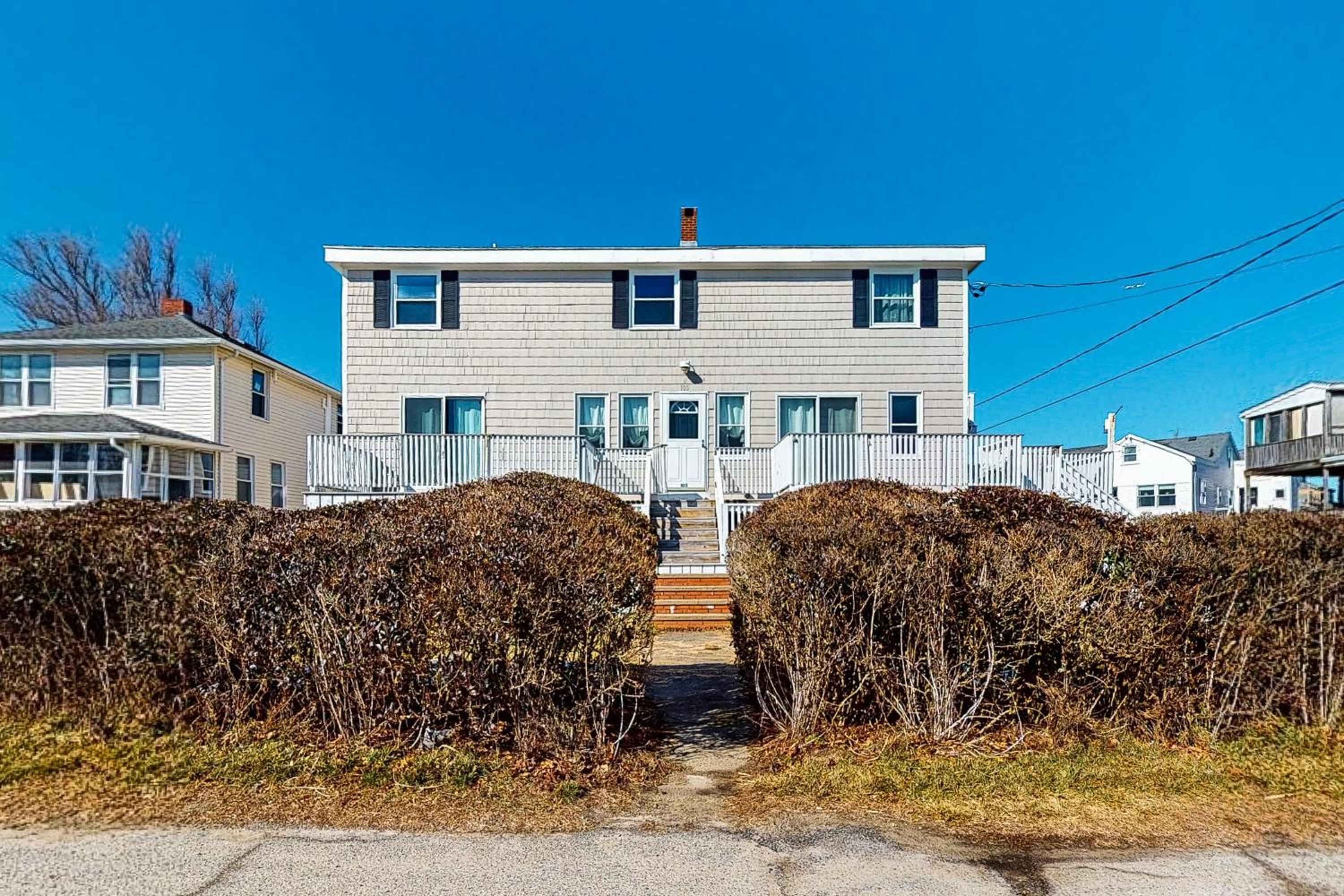Walk to Scituate Beach! Dog-Friendly Group Getaway