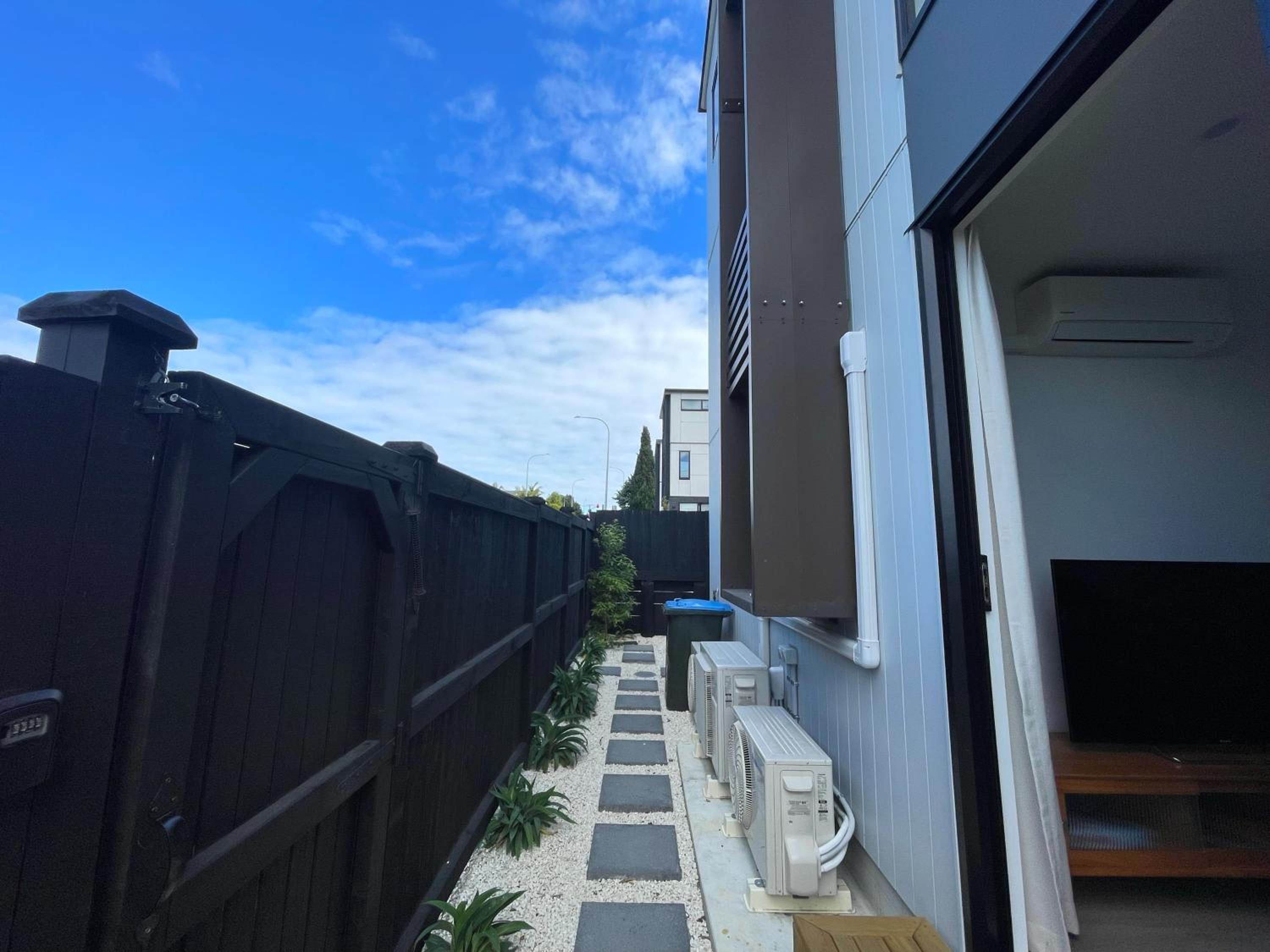 Modern French Retro Townhouse in Sandringham, Close to City, Heat Pumps, Netfilx view 5