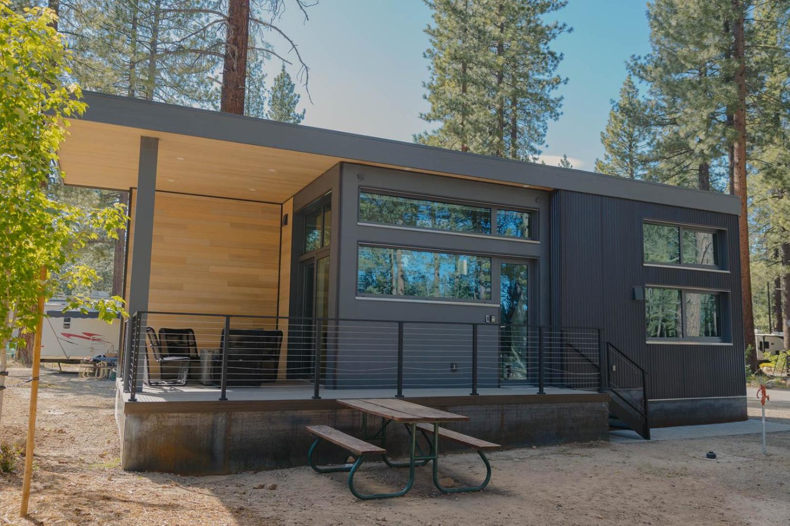 Hotel Village Camp Truckee - Image 1