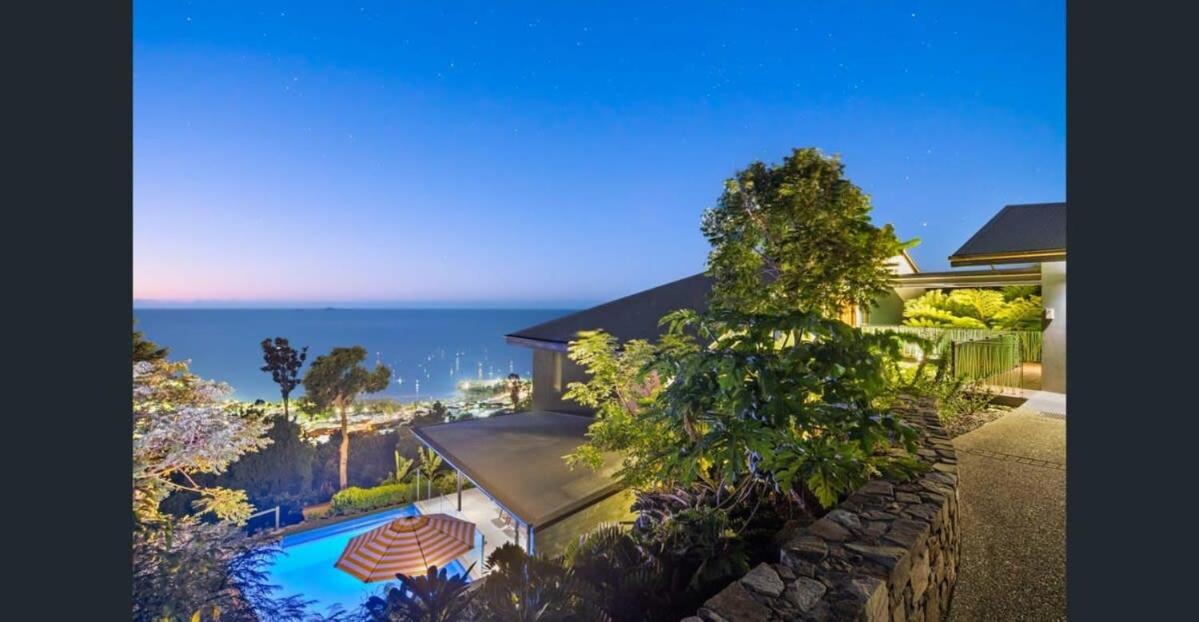 'Whitsunday Blue' Luxury Home with Ocean Views