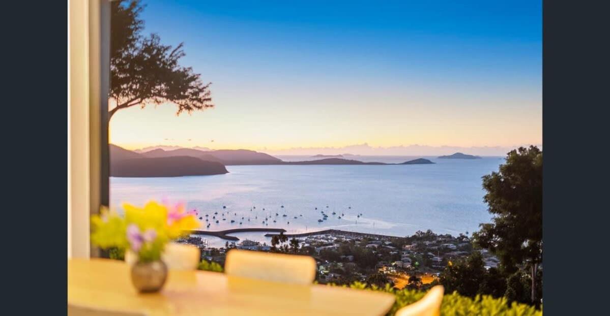 'Whitsunday Blue' Luxury Home with Ocean Views