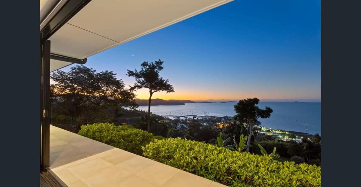 'Whitsunday Blue' Luxury Home with Ocean Views