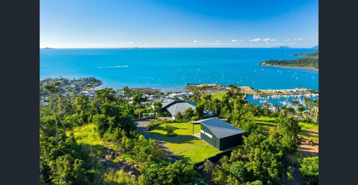 'Whitsunday Blue' Luxury Home with Ocean Views