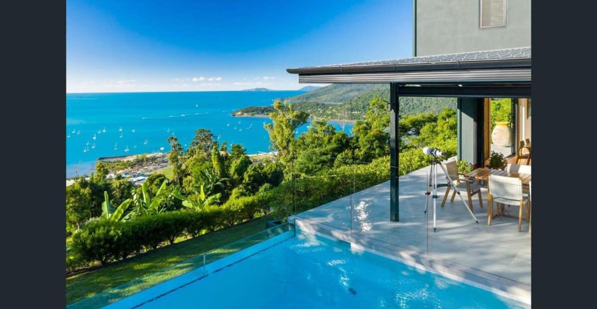 'Whitsunday Blue' Luxury Home with Ocean Views