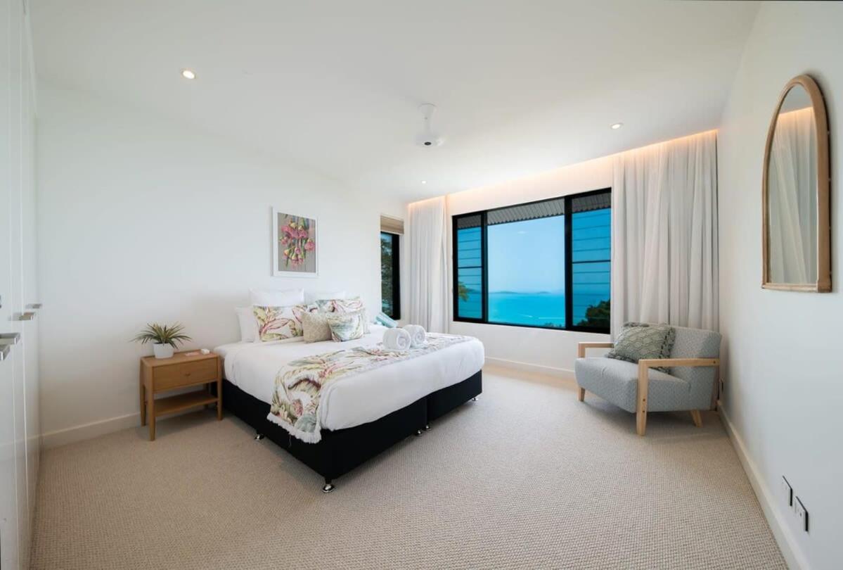 'Whitsunday Blue' Luxury Home with Ocean Views