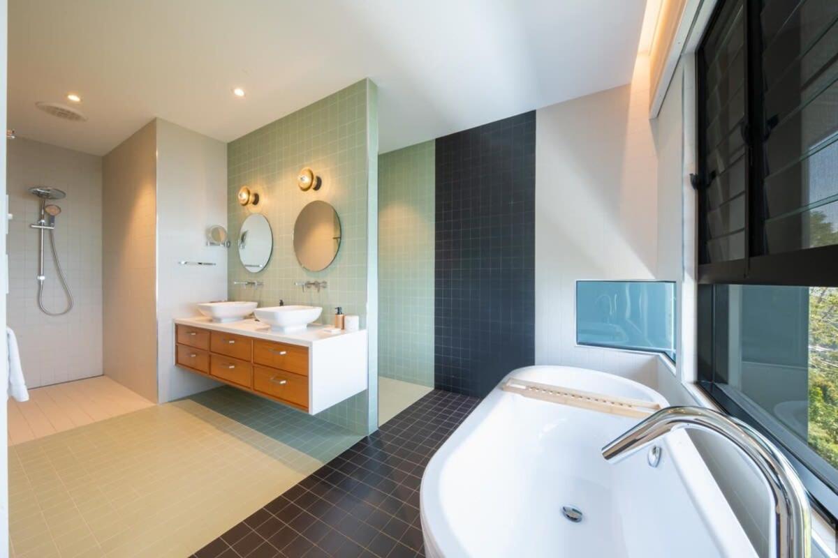 'Whitsunday Blue' Luxury Home with Ocean Views