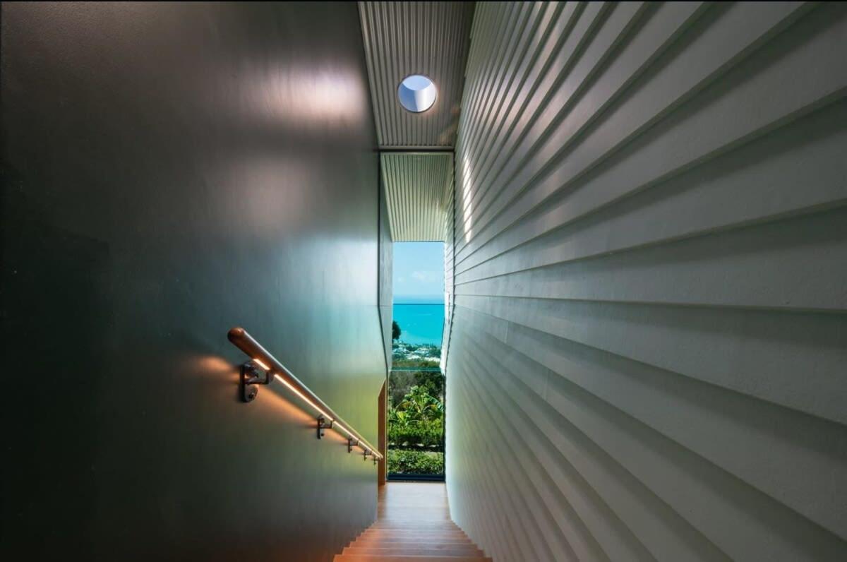 'Whitsunday Blue' Luxury Home with Ocean Views